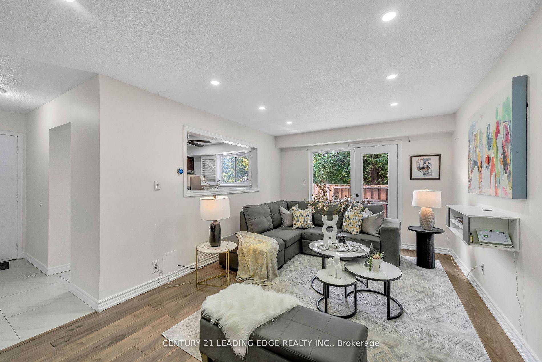 Oshawa, ON L1H 4M6,730 Cedar ST #19