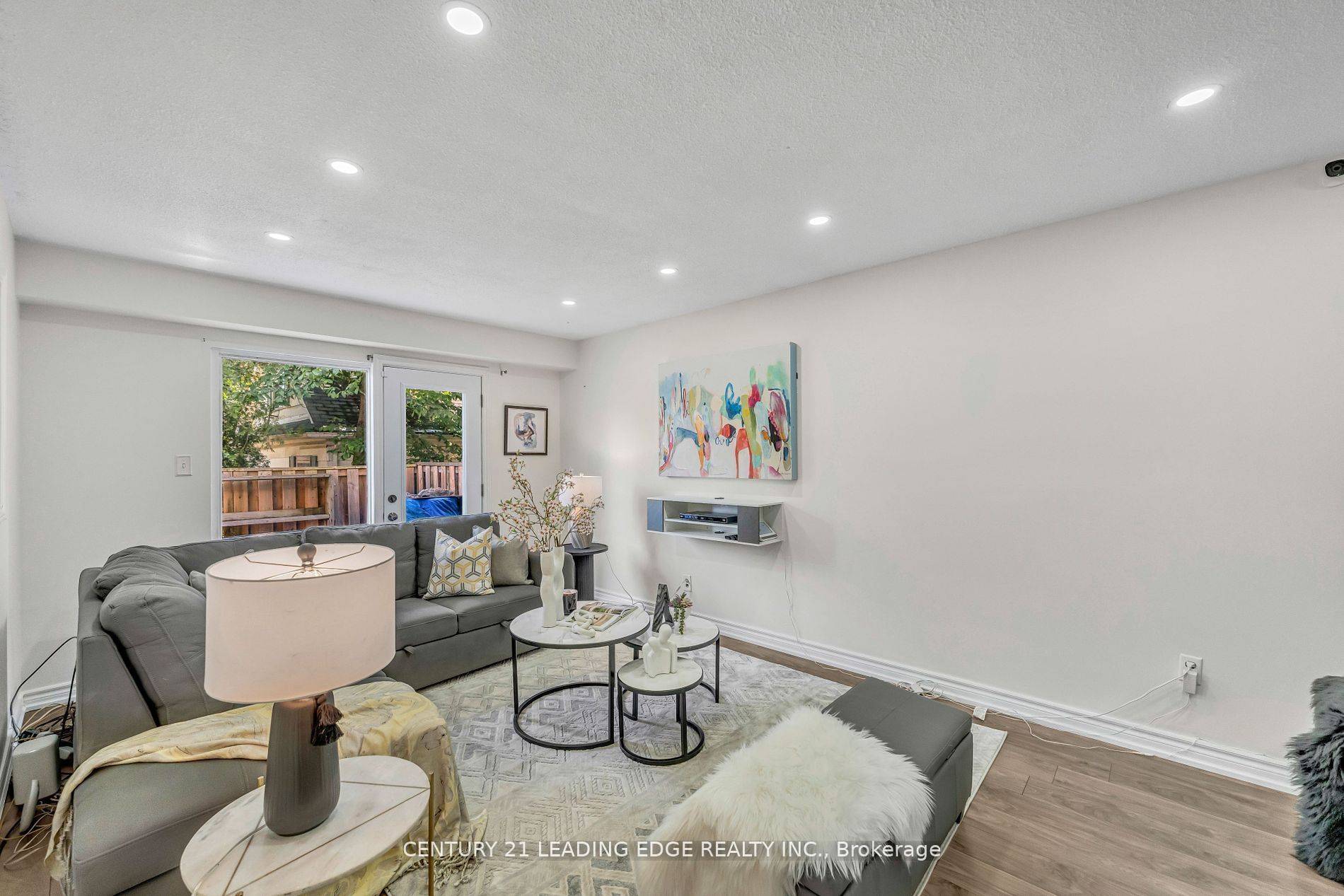 Oshawa, ON L1H 4M6,730 Cedar ST #19