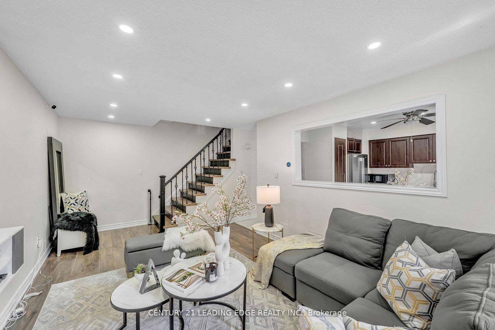 Oshawa, ON L1H 4M6,730 Cedar ST #19