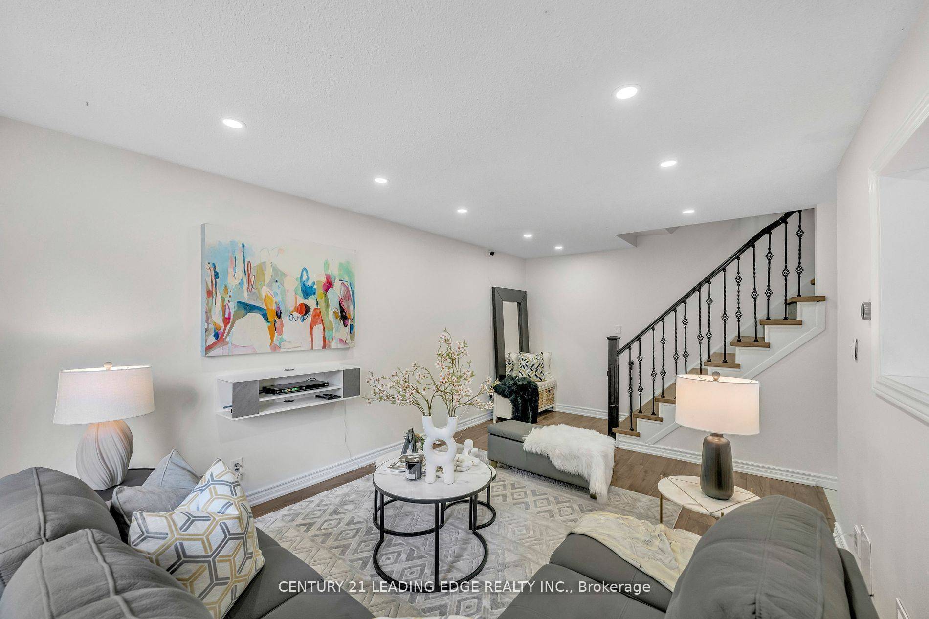 Oshawa, ON L1H 4M6,730 Cedar ST #19