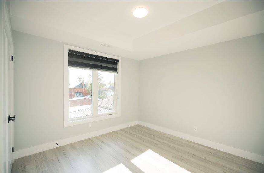 Oshawa, ON L1G 4E6,180 Prince ST W #2