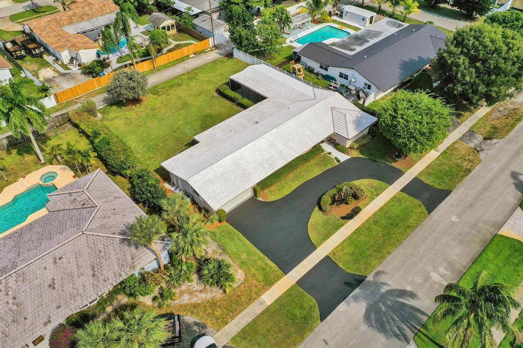 Hollywood, FL 33021,5011 Madison St