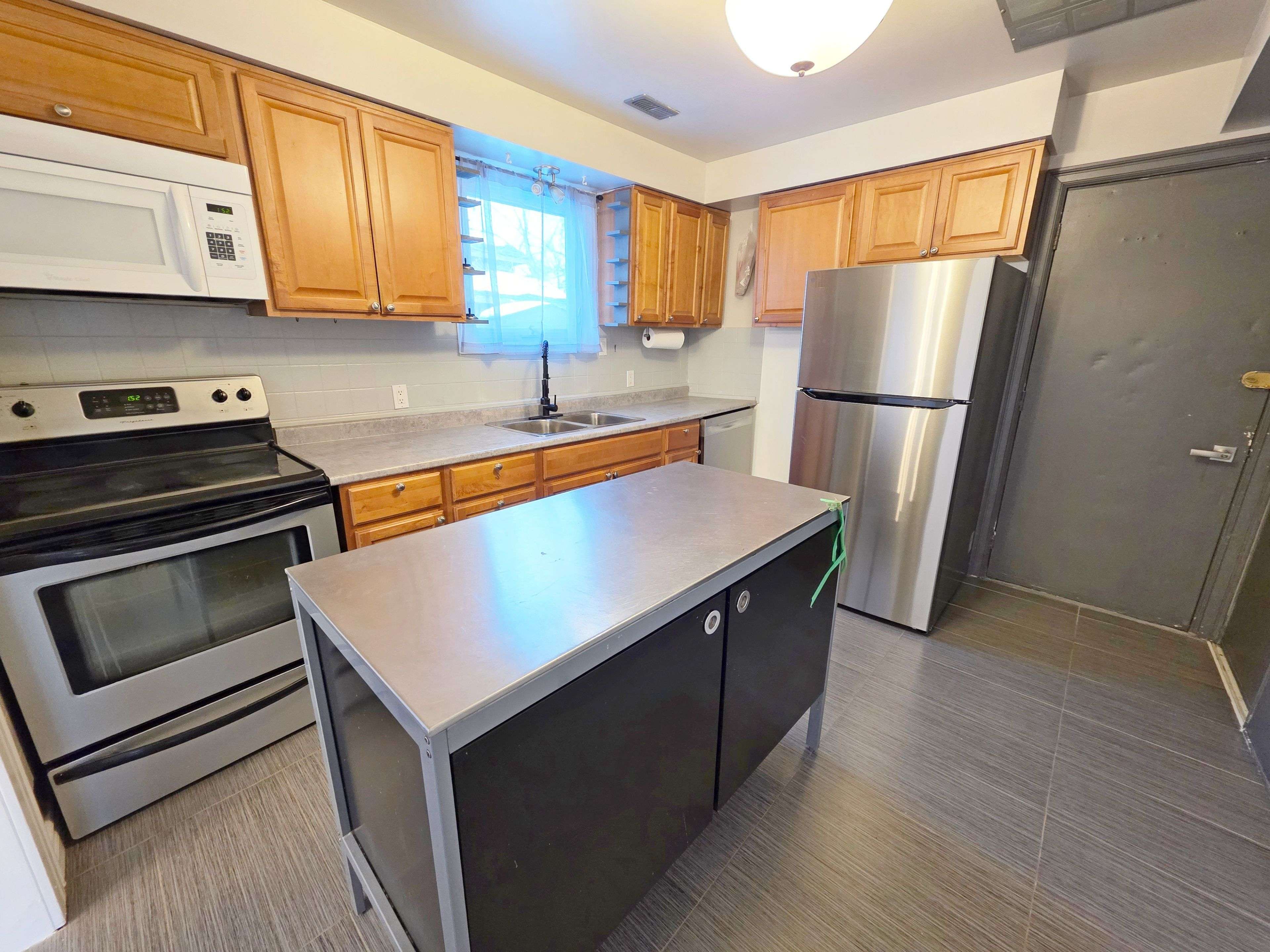 Georgina, ON L4P 2Z1,342 Pasadena DR