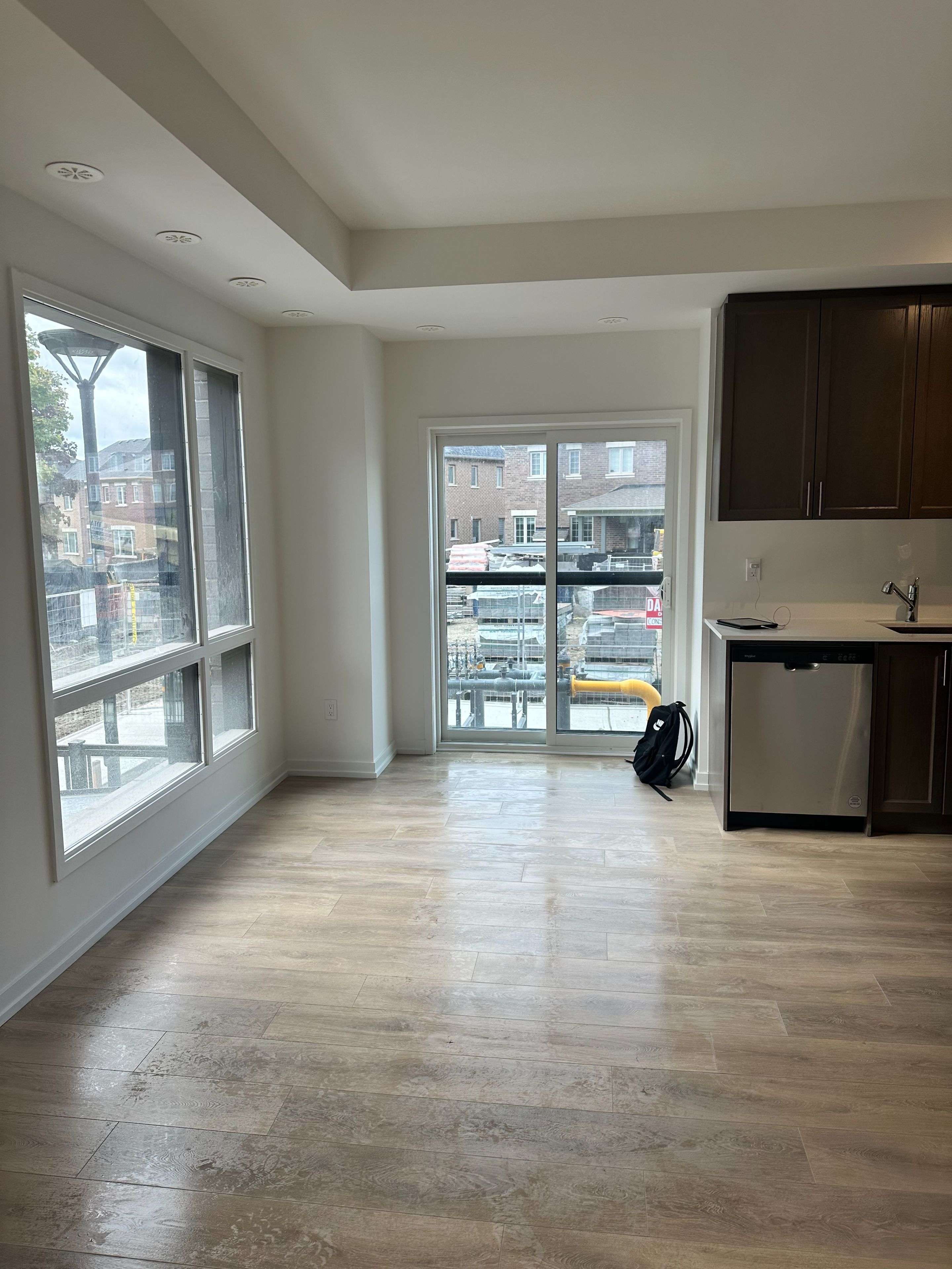 Newmarket, ON L3Y 0H5,26 Lytham Green CIR #13