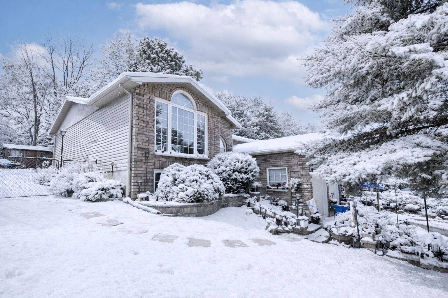 Tay, ON L0K 2A0,33 Anderson CRES