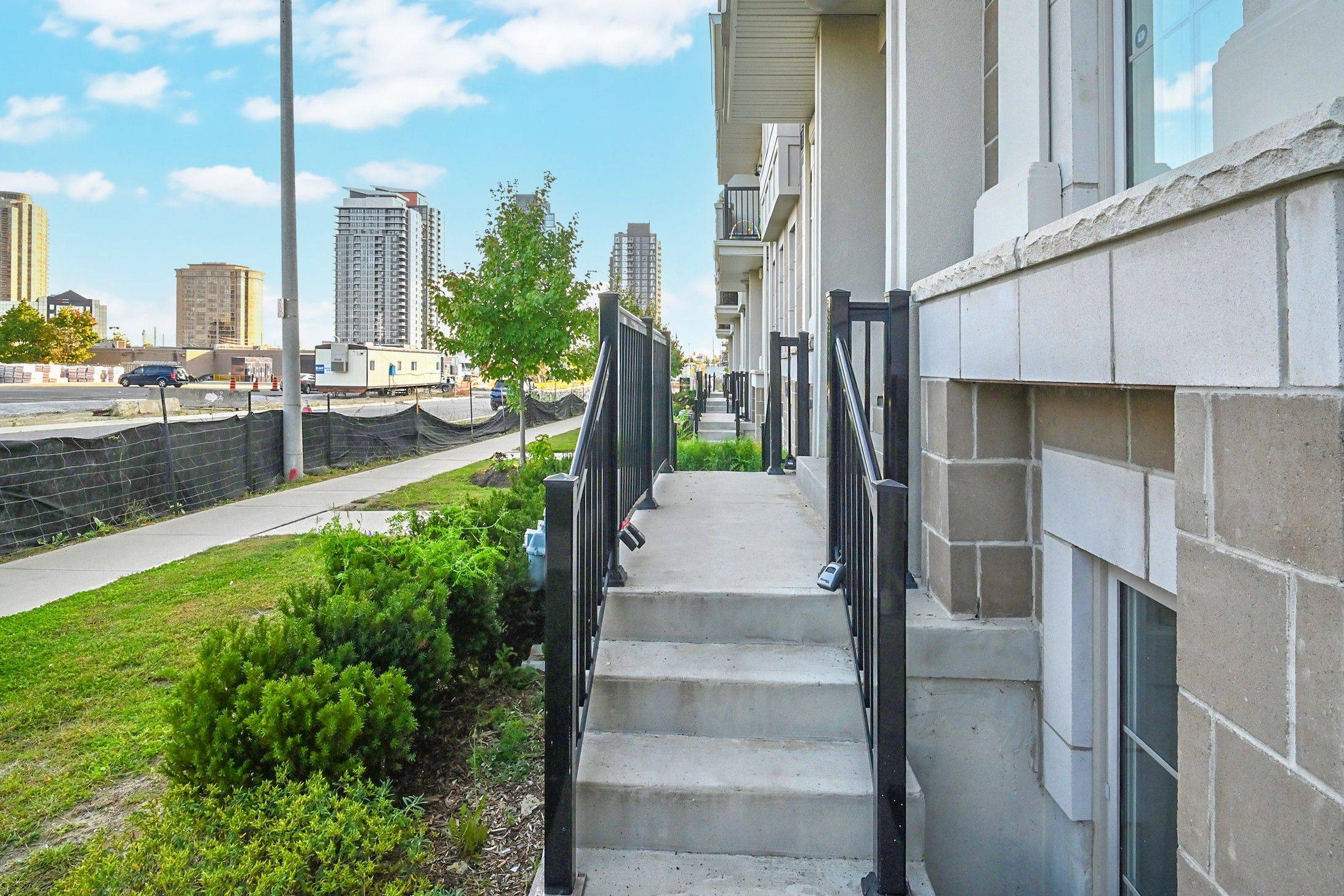 Mississauga, ON L4Z 0A6,81 Armdale RD #32