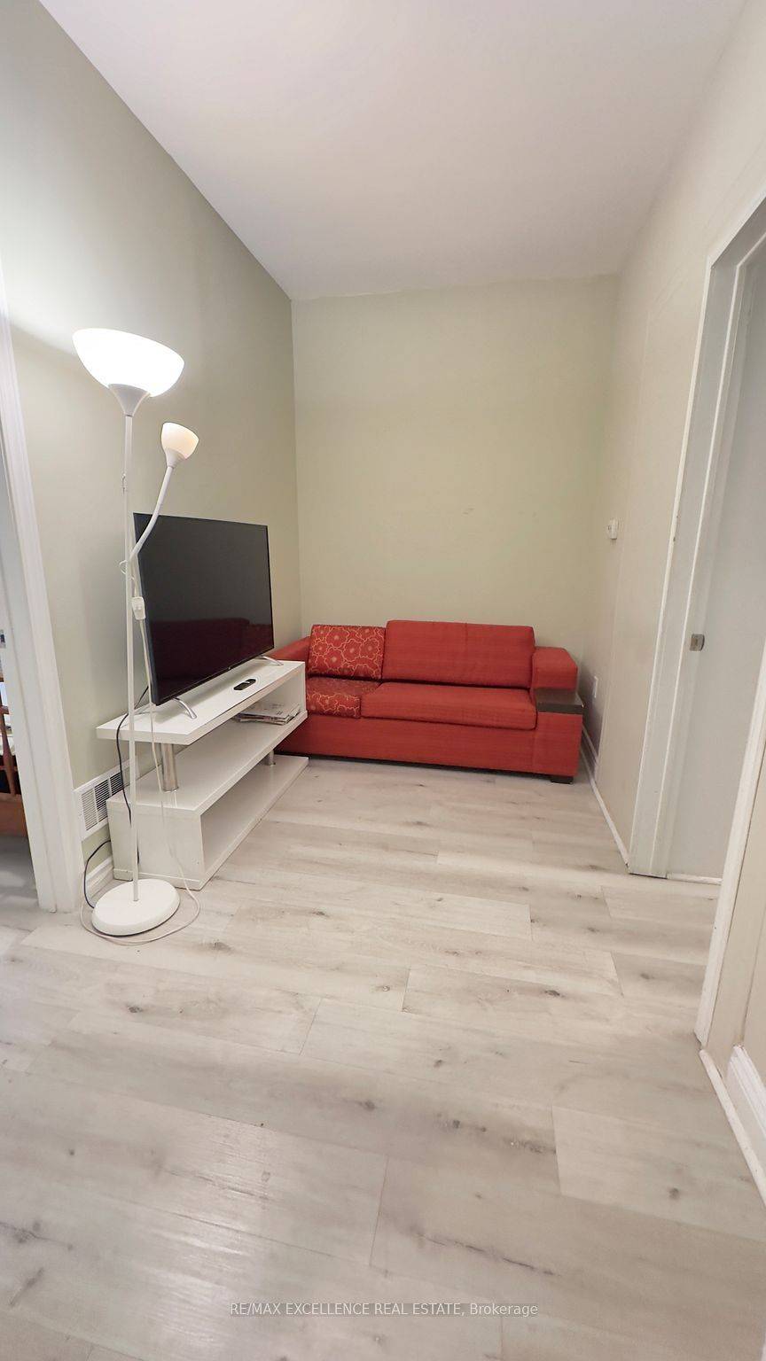 Hamilton, ON L8M 2V1,25 Barnesdale AVE S