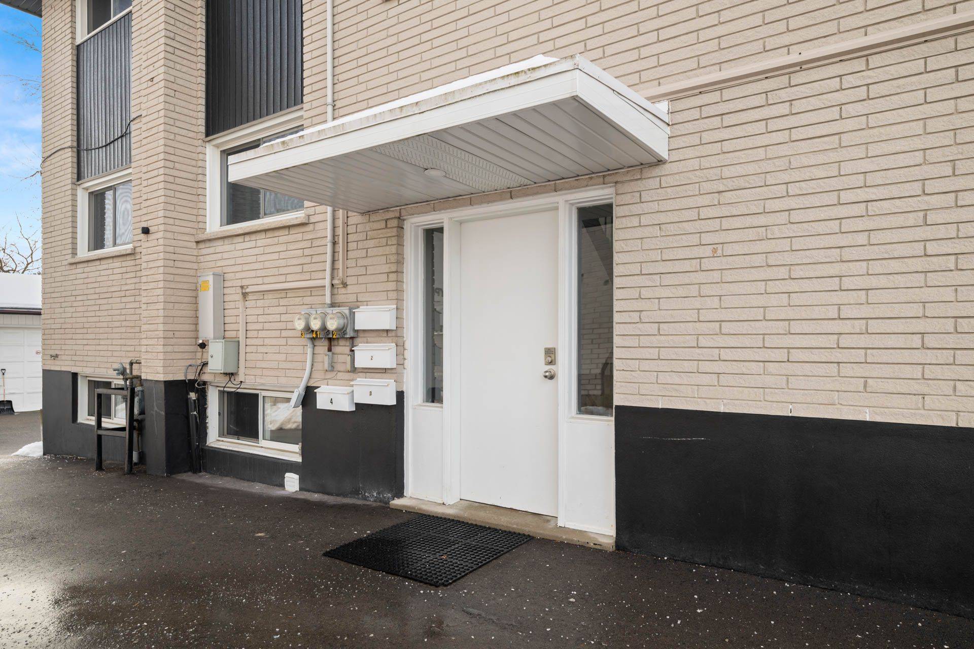 Kitchener, ON N2C 1N4,77 Second AVE