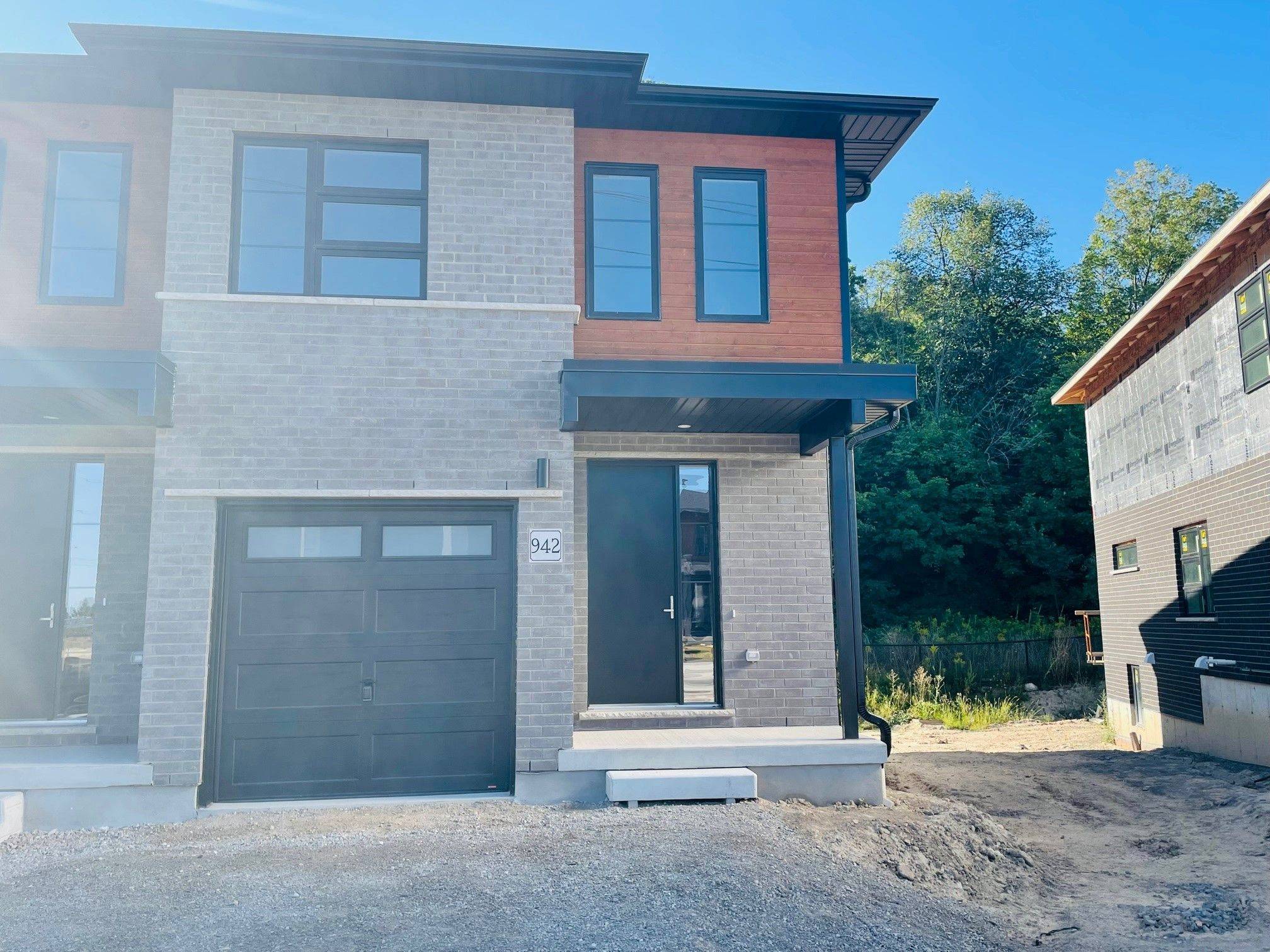 Kitchener, ON N2R 1P2,942 Robert Ferrie DR