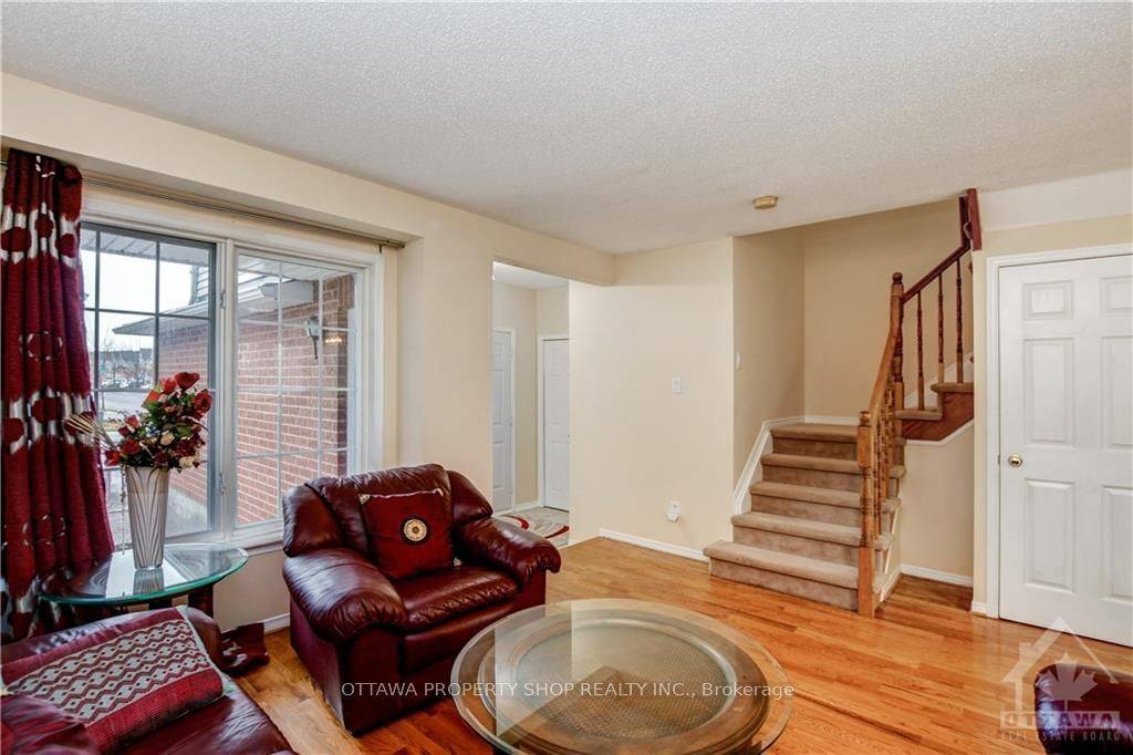 Barrhaven, ON K2J 4Z3,41 PALMADEO DR