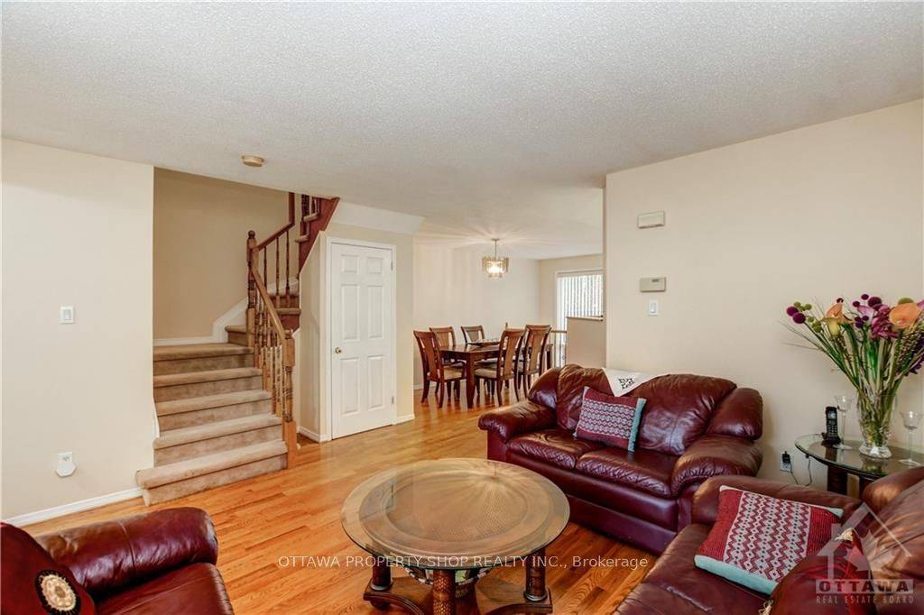 Barrhaven, ON K2J 4Z3,41 PALMADEO DR