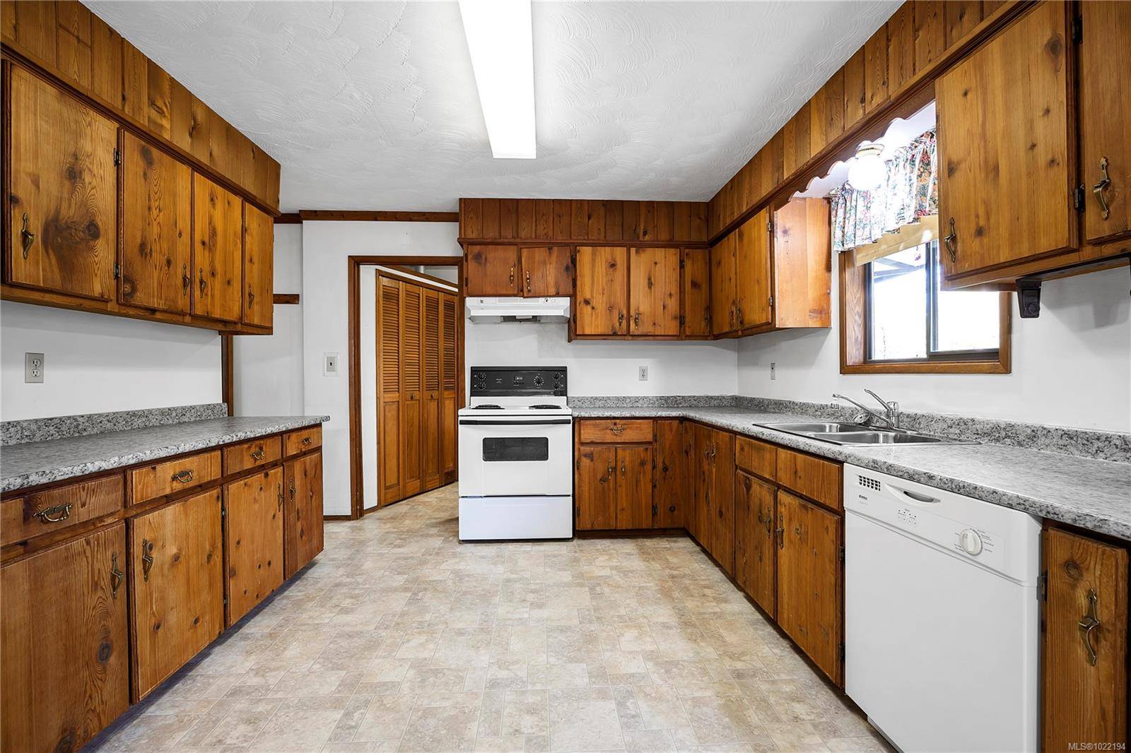 Parksville, BC V9P 2E6,856 Reid Rd