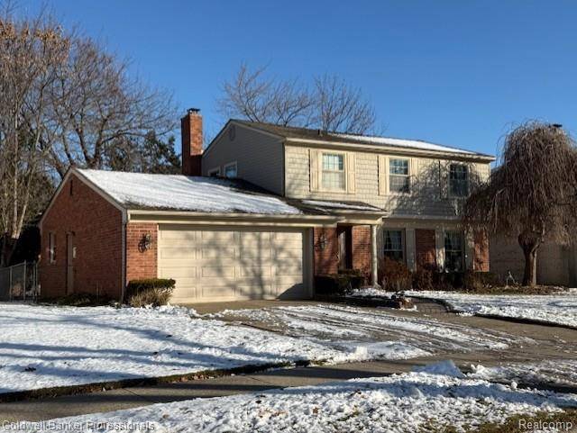 Grosse Pointe Woods, MI 48236,700 Woods LN