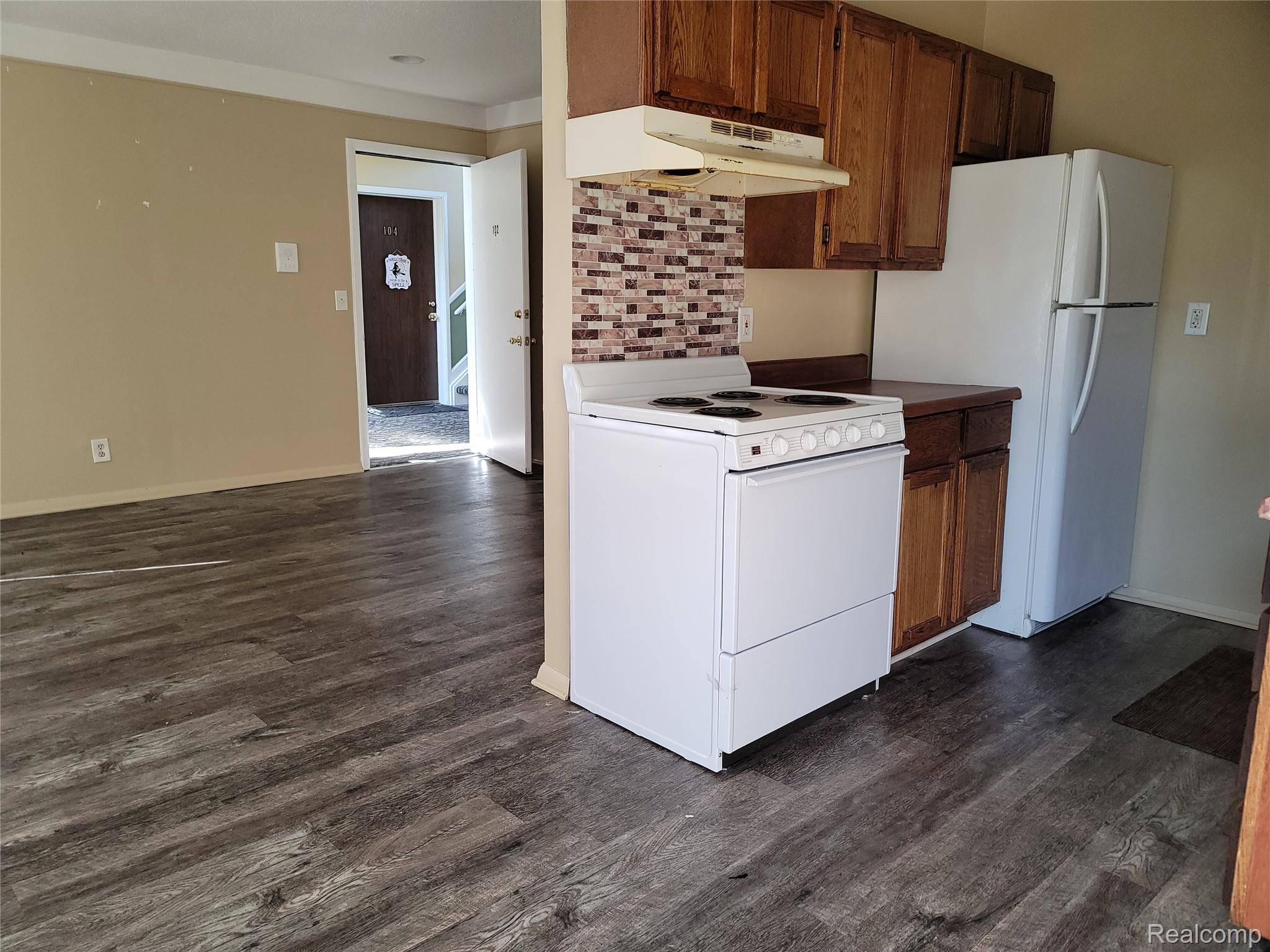 Eastpointe, MI 48021,16470 E 9 Mile #104