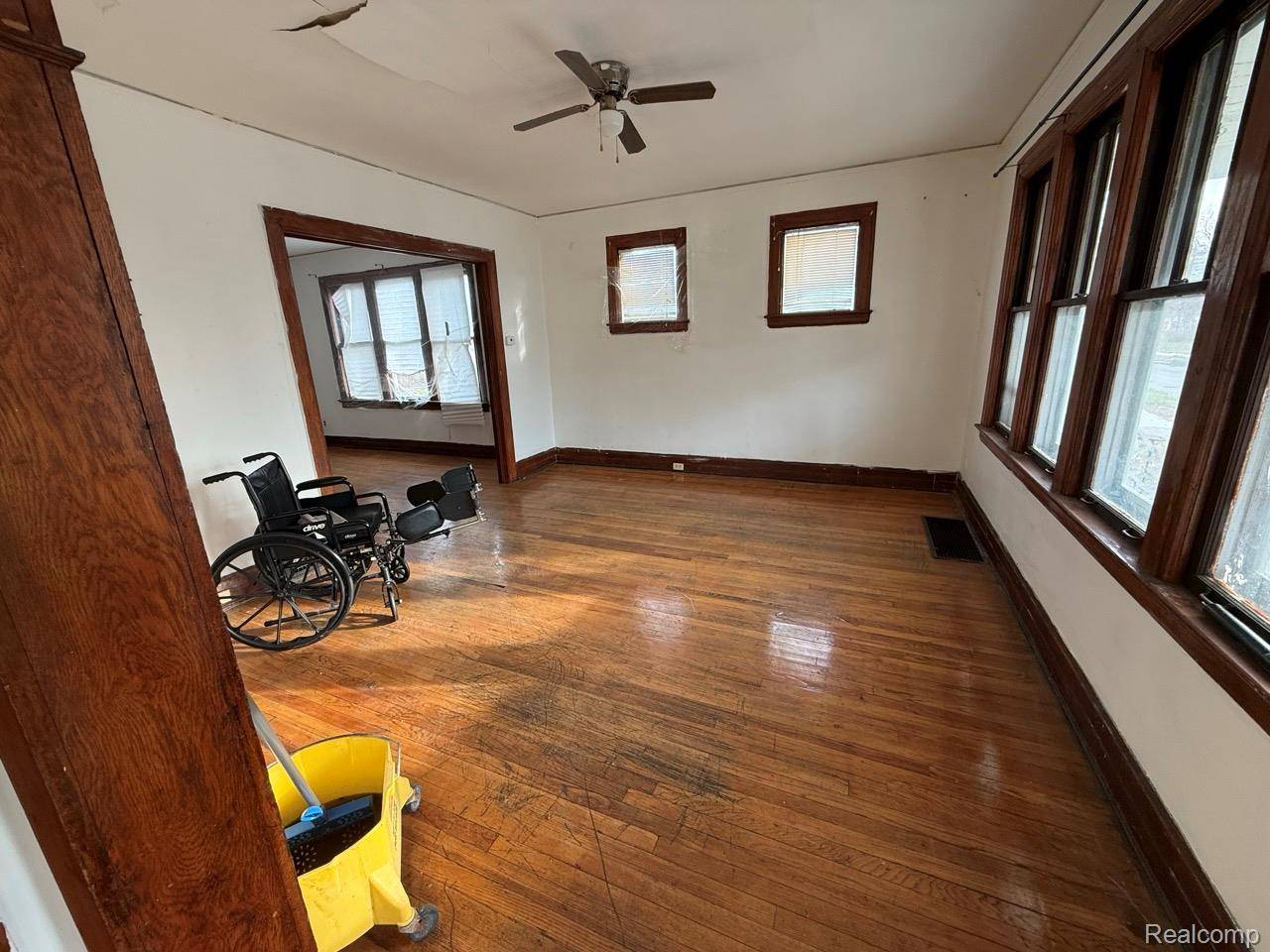 Detroit, MI 48213,5072 Garland ST