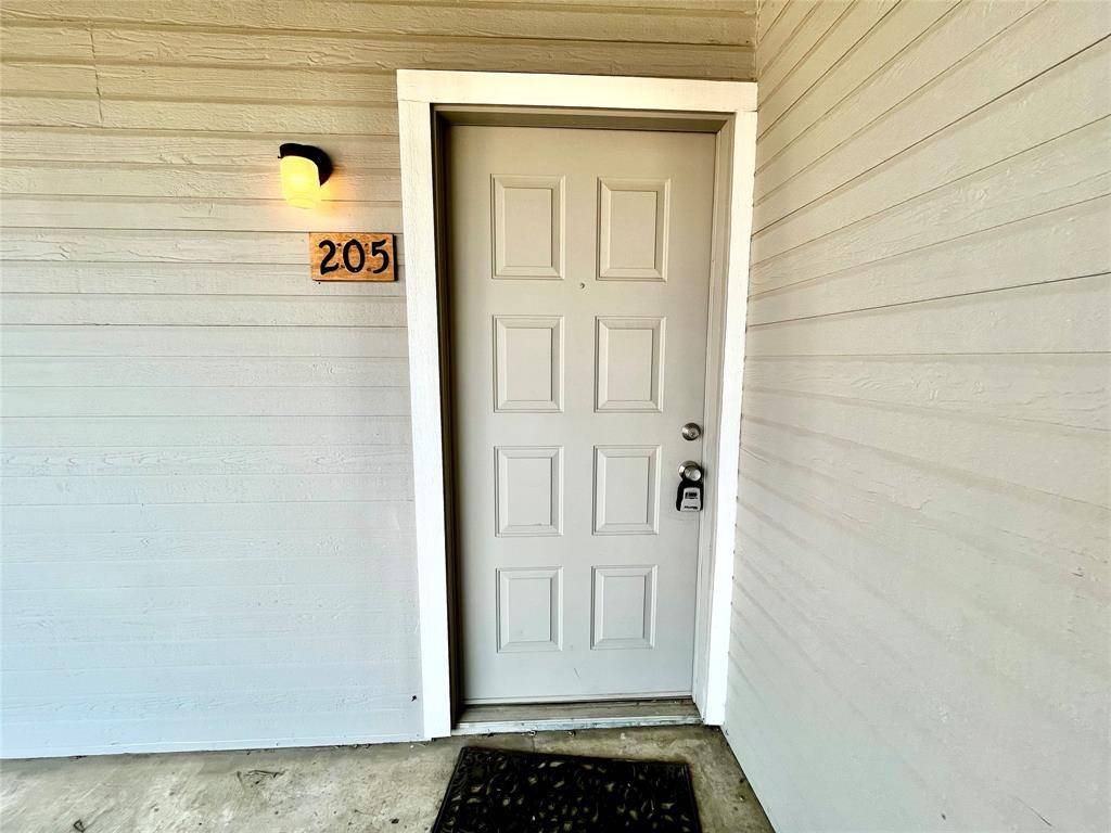 Denton, TX 76201,2526 W Prairie Street #205