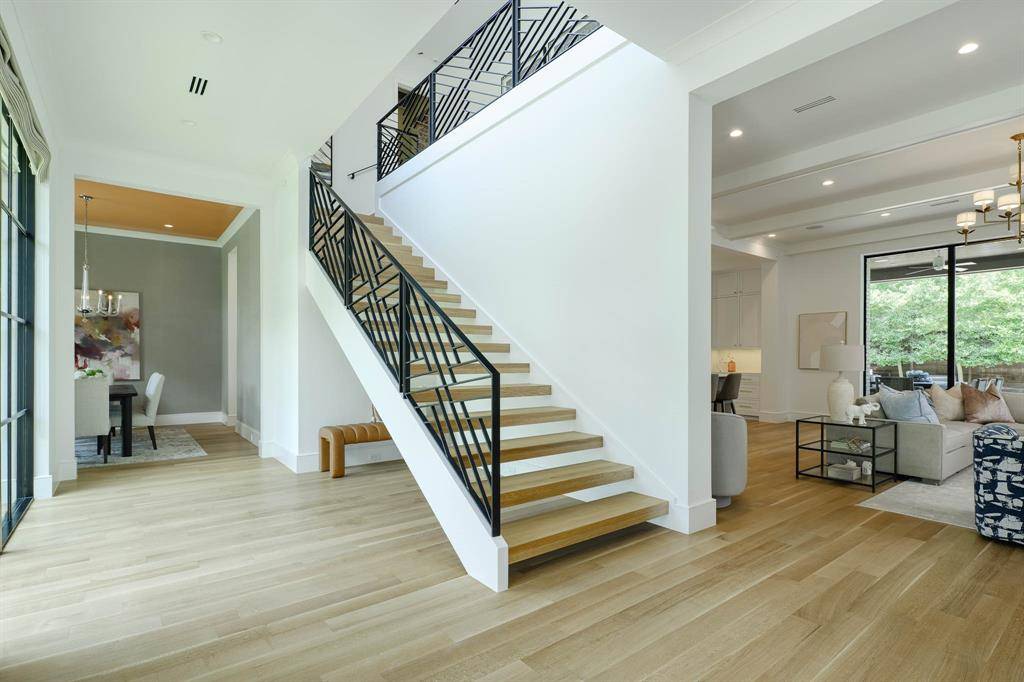 Dallas, TX 75209,5523 Greenbrier Drive