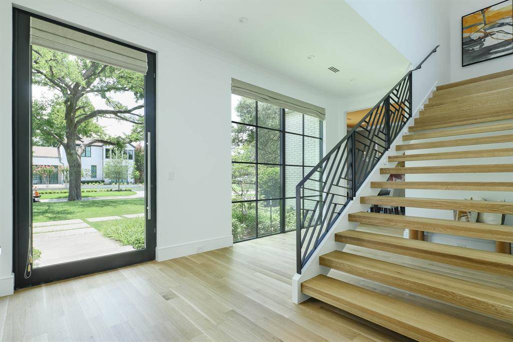 Dallas, TX 75209,5523 Greenbrier Drive