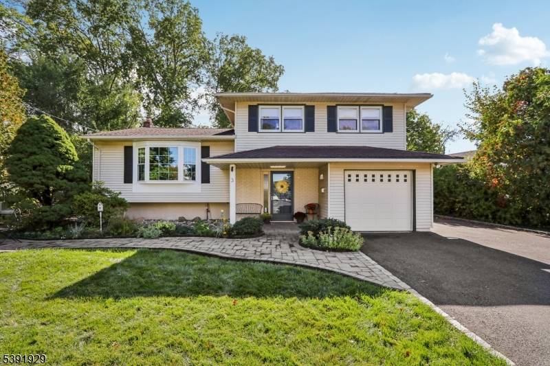 Madison Boro, NJ 07940,3 Avon Dr