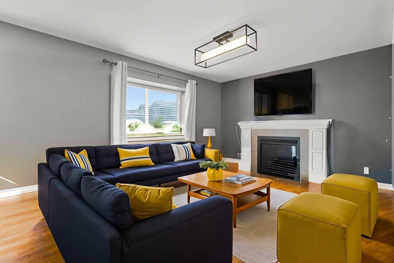 Airdrie, AB T4B 3L3,824 Luxstone SQ SW