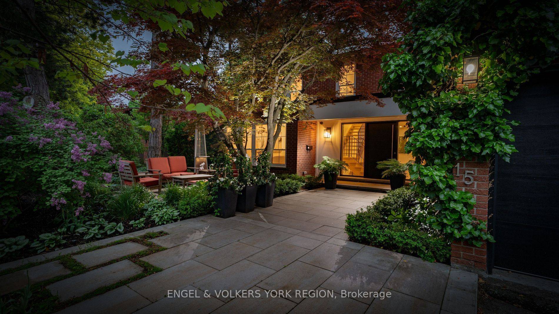 Toronto C12, ON M5L 2N5,15 Silvergrove RD