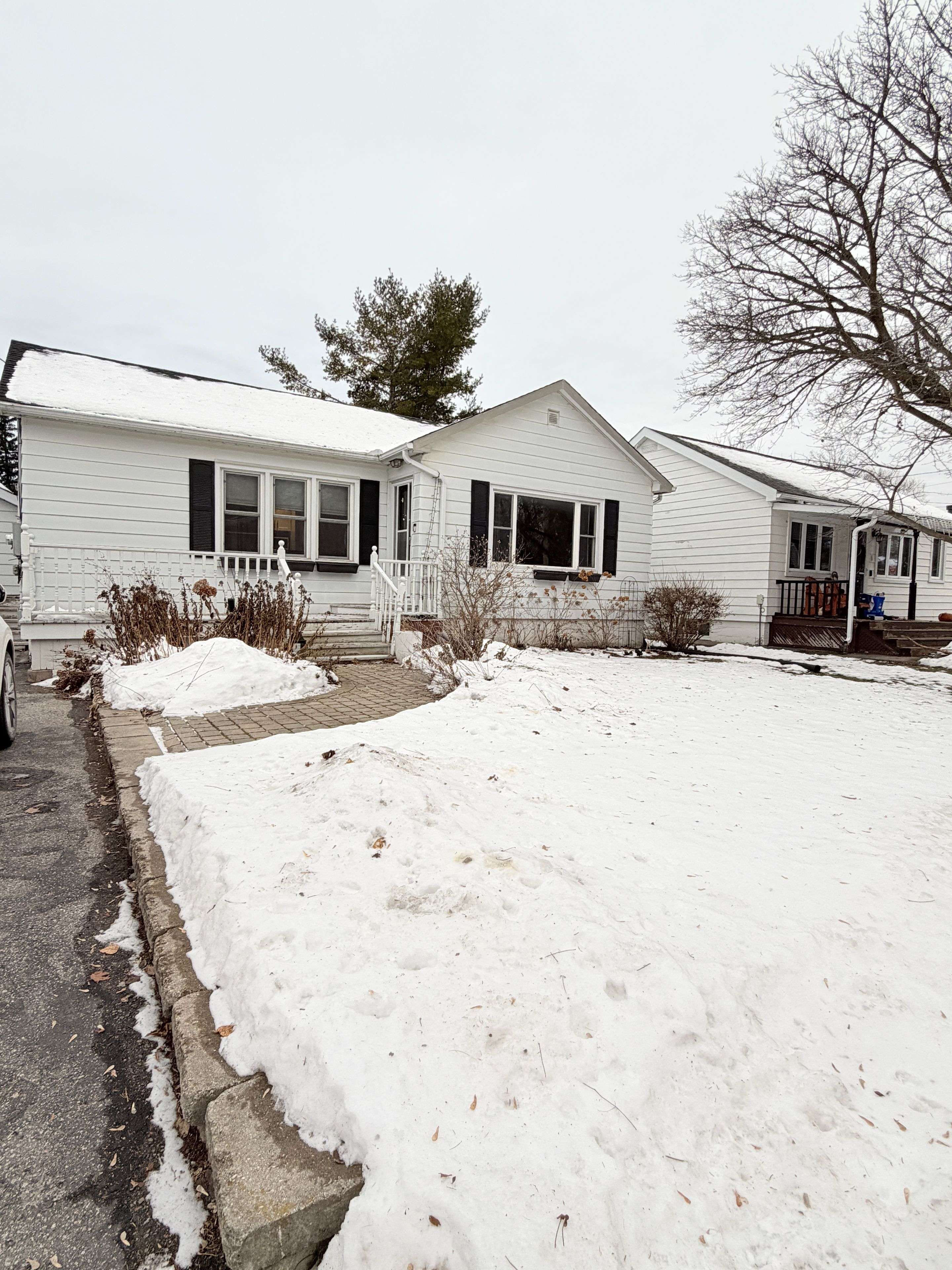 Whitchurch-stouffville, ON L4A 7W1,68 Montreal ST