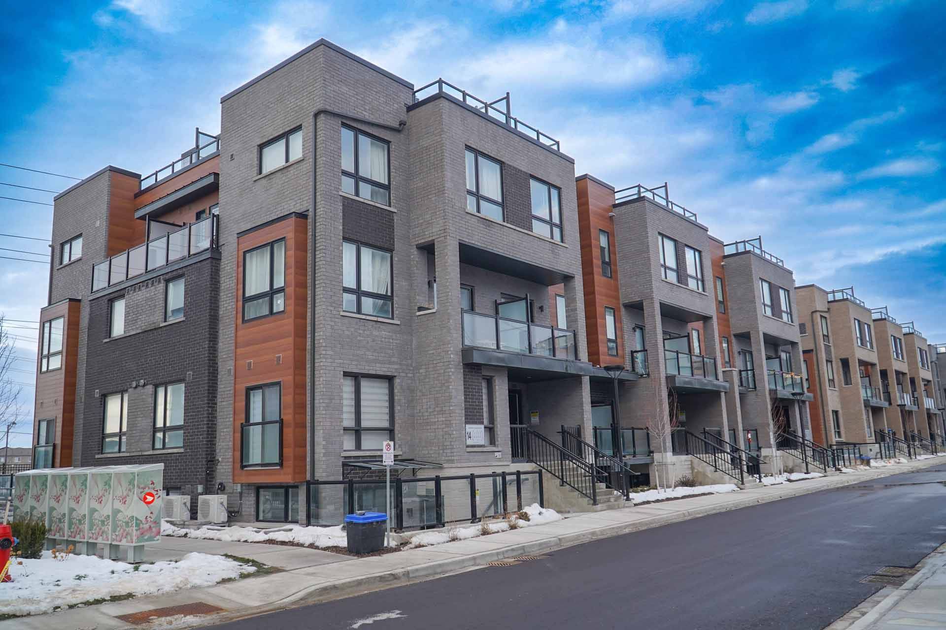 Newmarket, ON L3Y 0H3,14 Lytham Green CIR #24