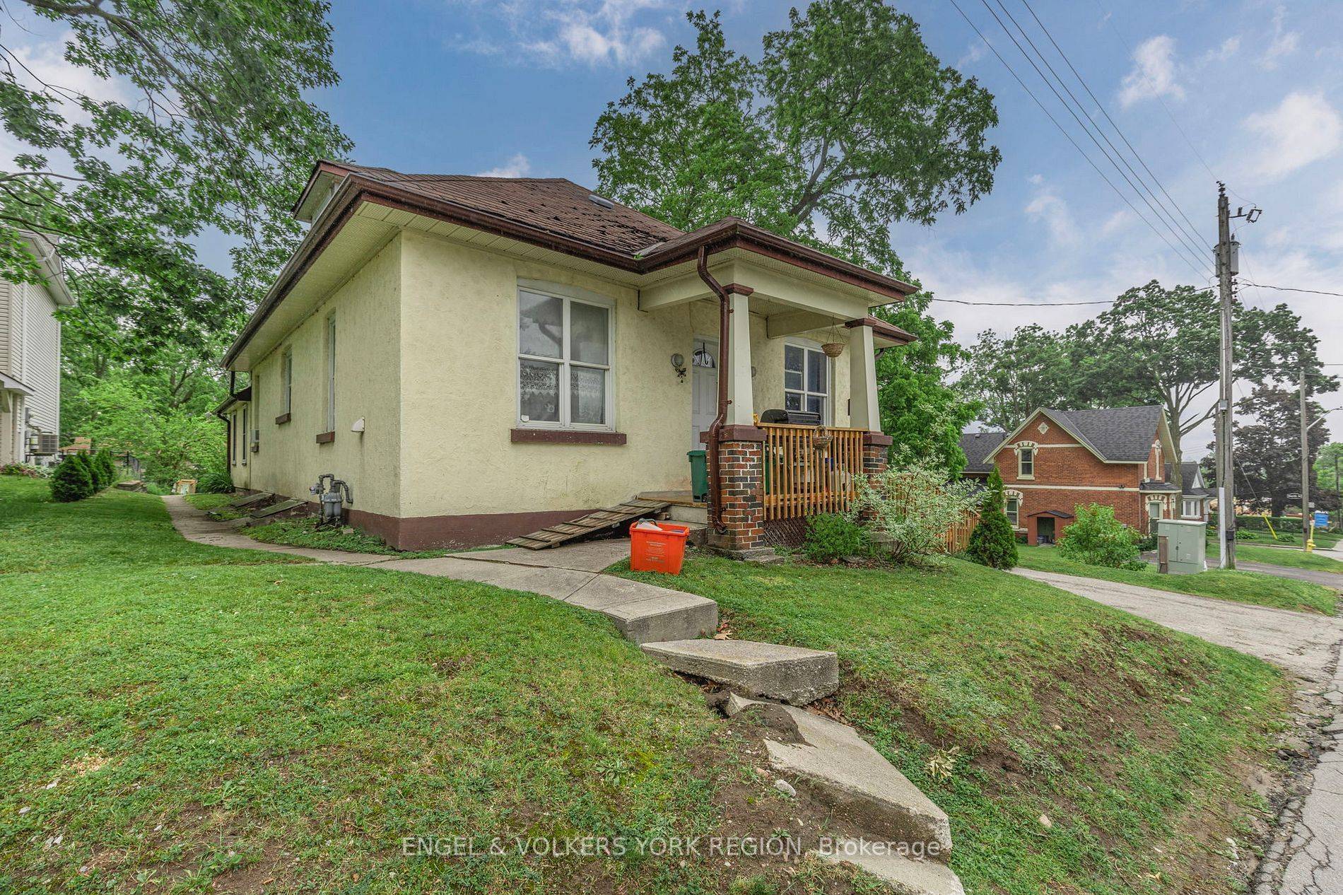 Barrie, ON L4M 3E3,23 Lount ST