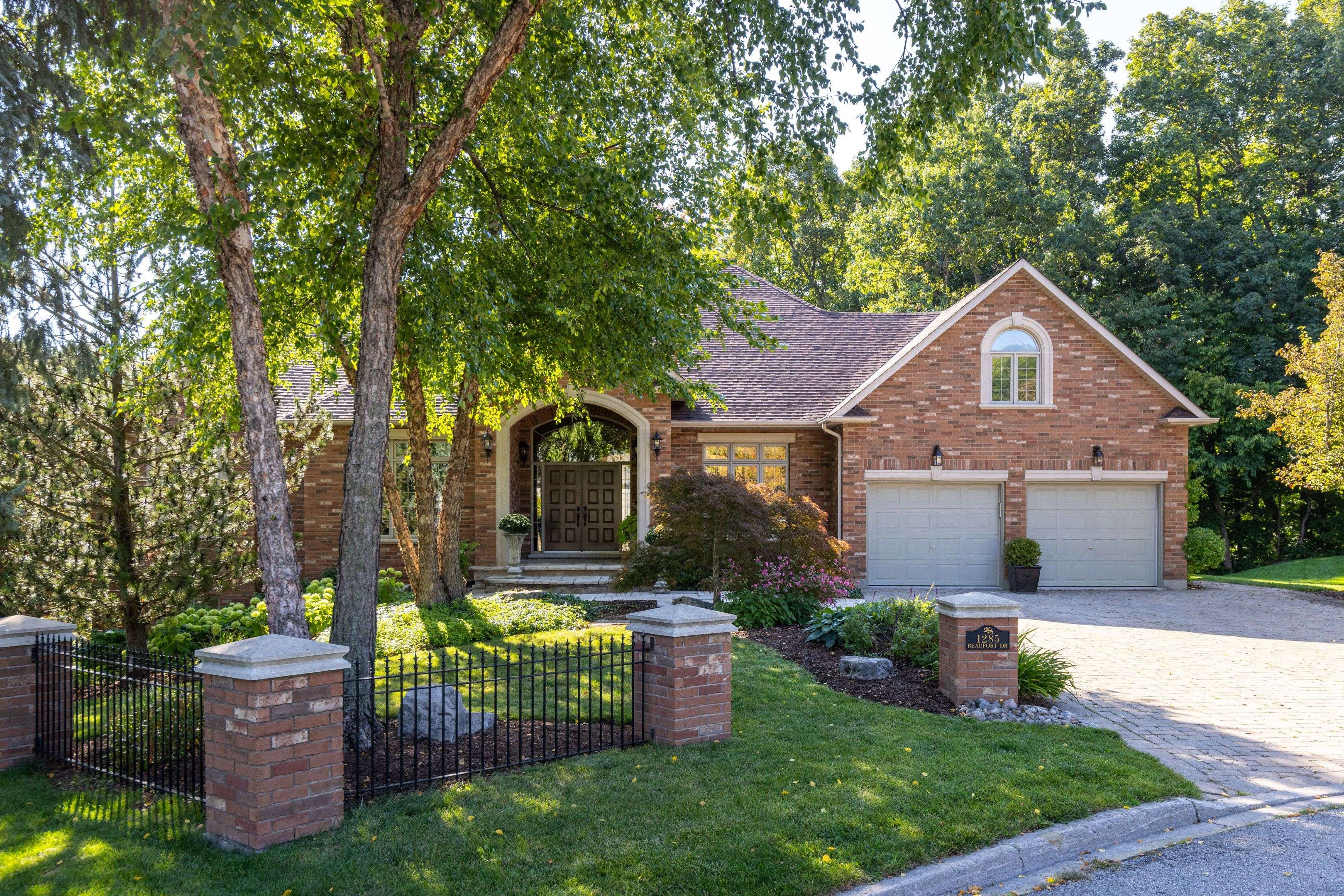 Burlington, ON L7P 4V9,1285 Beaufort DR