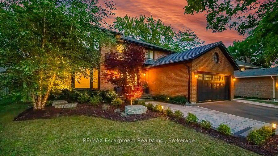 Oakville, ON L6J 6H7,484 Aspen Forest DR