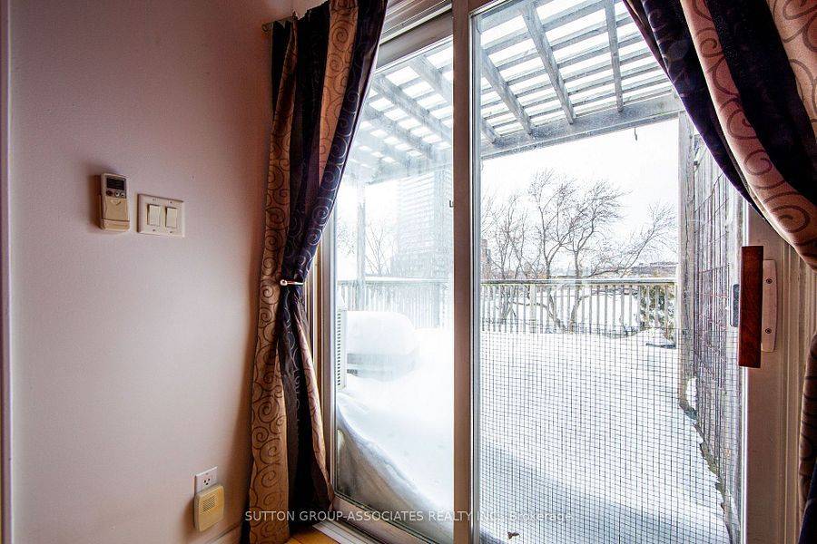 Toronto W02, ON M6H 1Y4,50 Lappin AVE