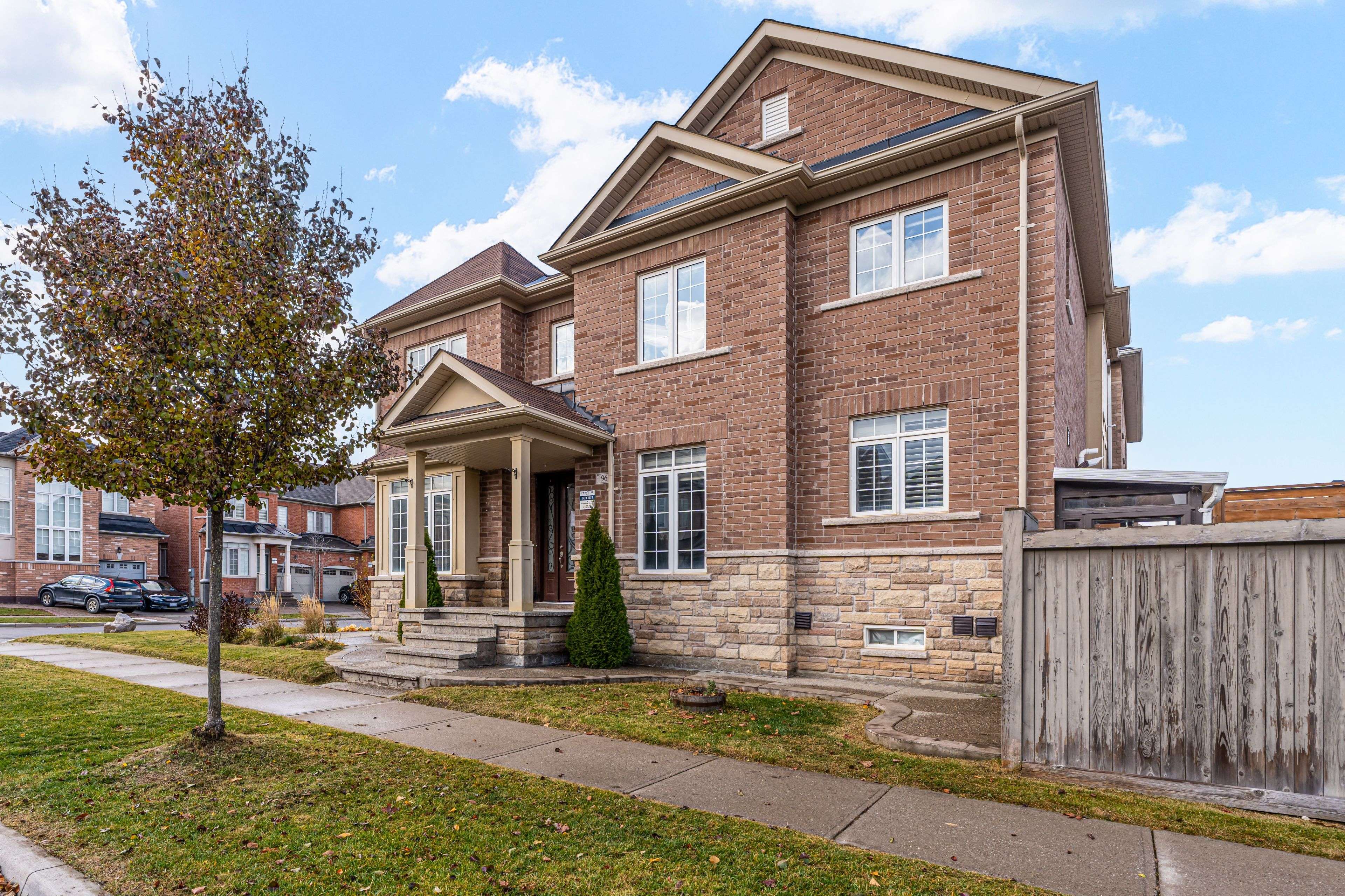 Brampton, ON L7A 4B8,96 Humberstone CRES