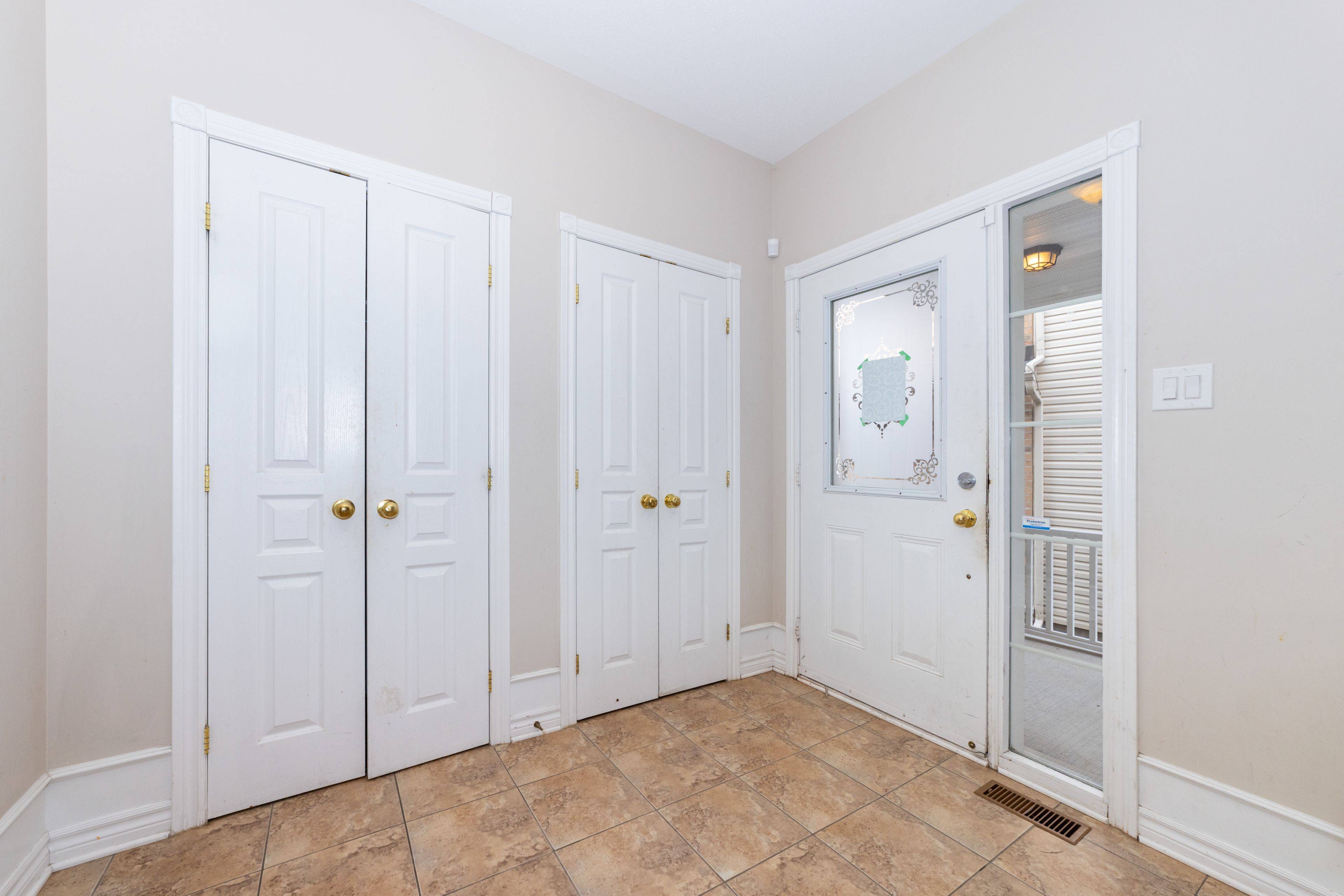 Blossom Park - Airport And Area, ON K1V 2K2,5090 North Bluff DR