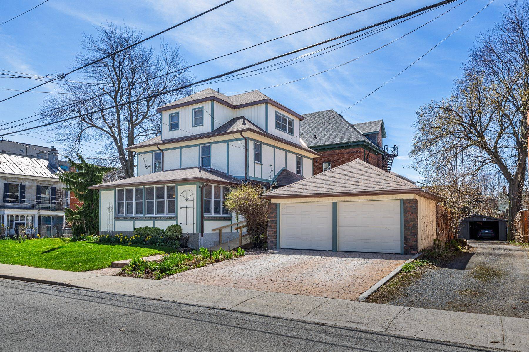 Kingston, ON K7L 3A2,180 King ST E