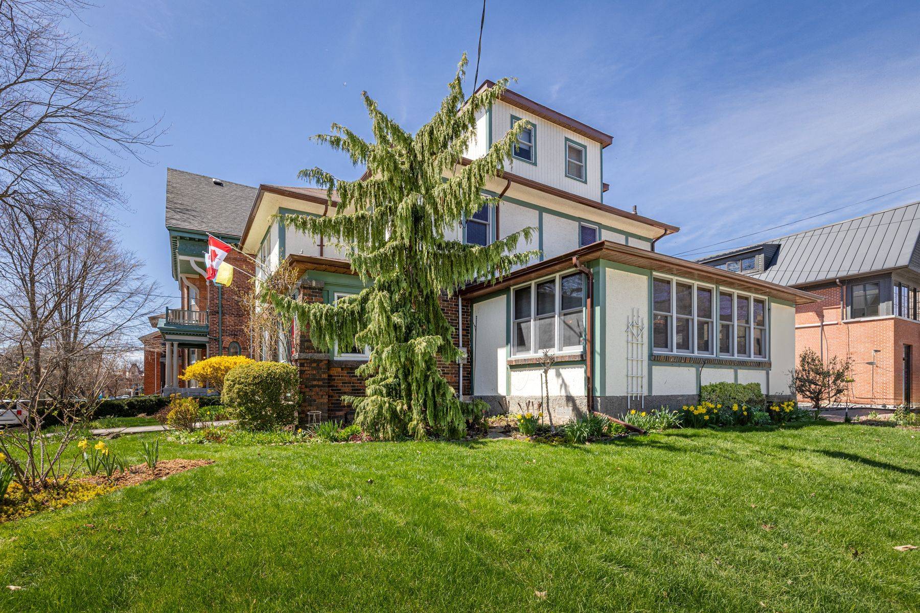 Kingston, ON K7L 3A2,180 King ST E