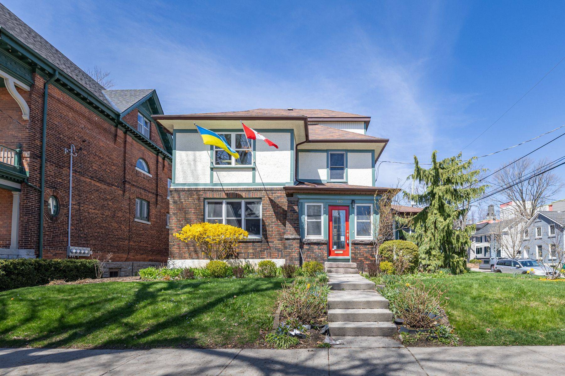 Kingston, ON K7L 3A2,180 King ST E