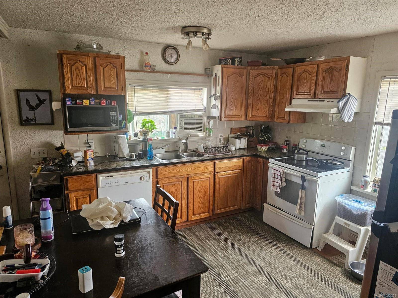 Nanaimo, BC V9R 3H2,640 Campbell St