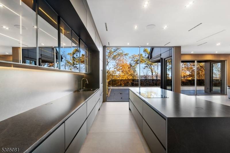 Totowa Boro, NJ 07512,8 Flintlock Ct