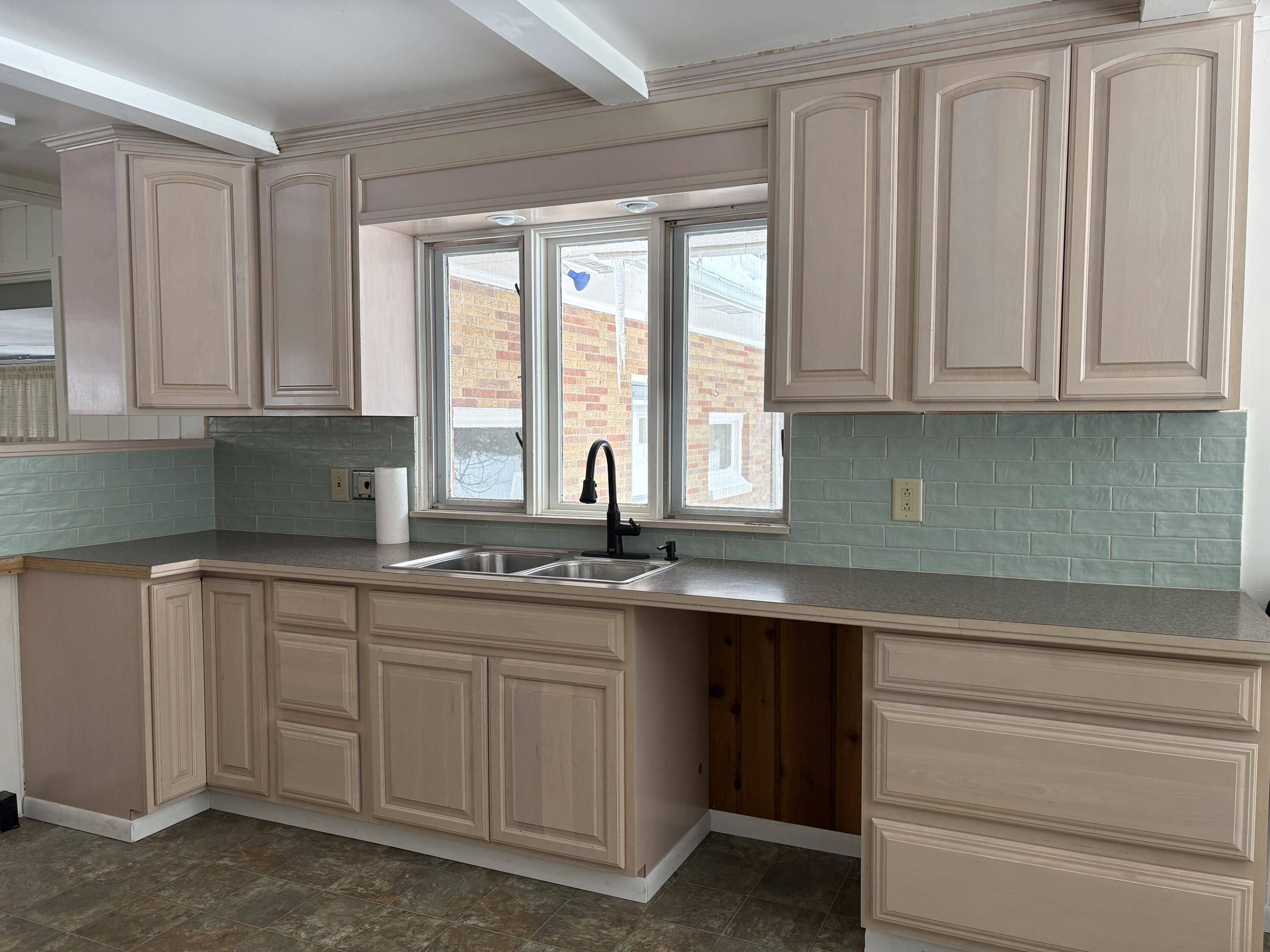 Norton Shores, MI 49441,873 Hendrick RD