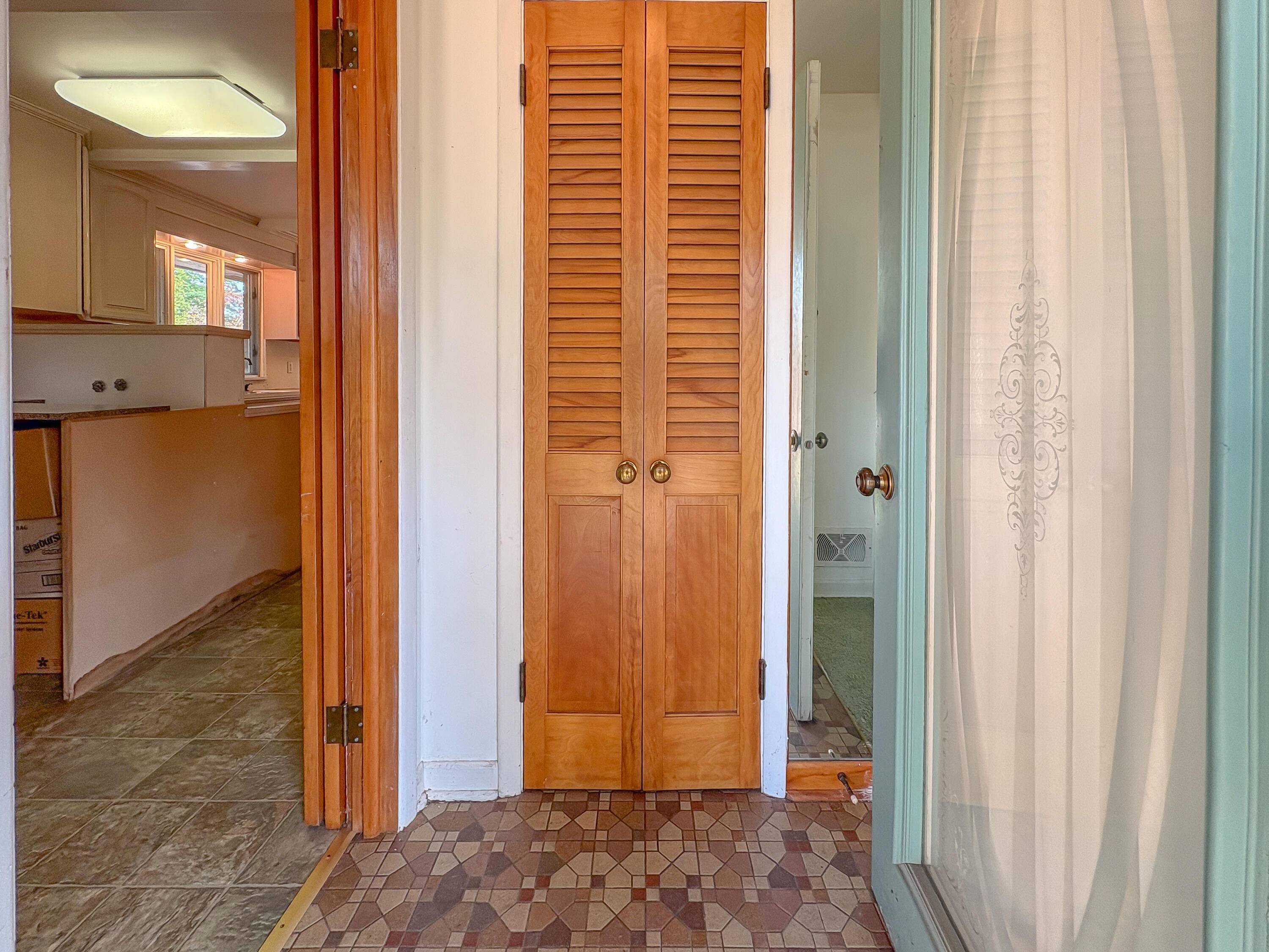 Norton Shores, MI 49441,873 Hendrick RD