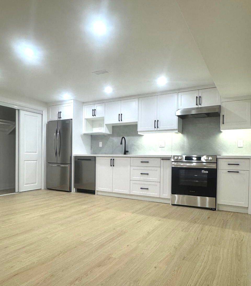 Toronto C15, ON M2K 2H8,7 Warlock CRES #Lower Unit