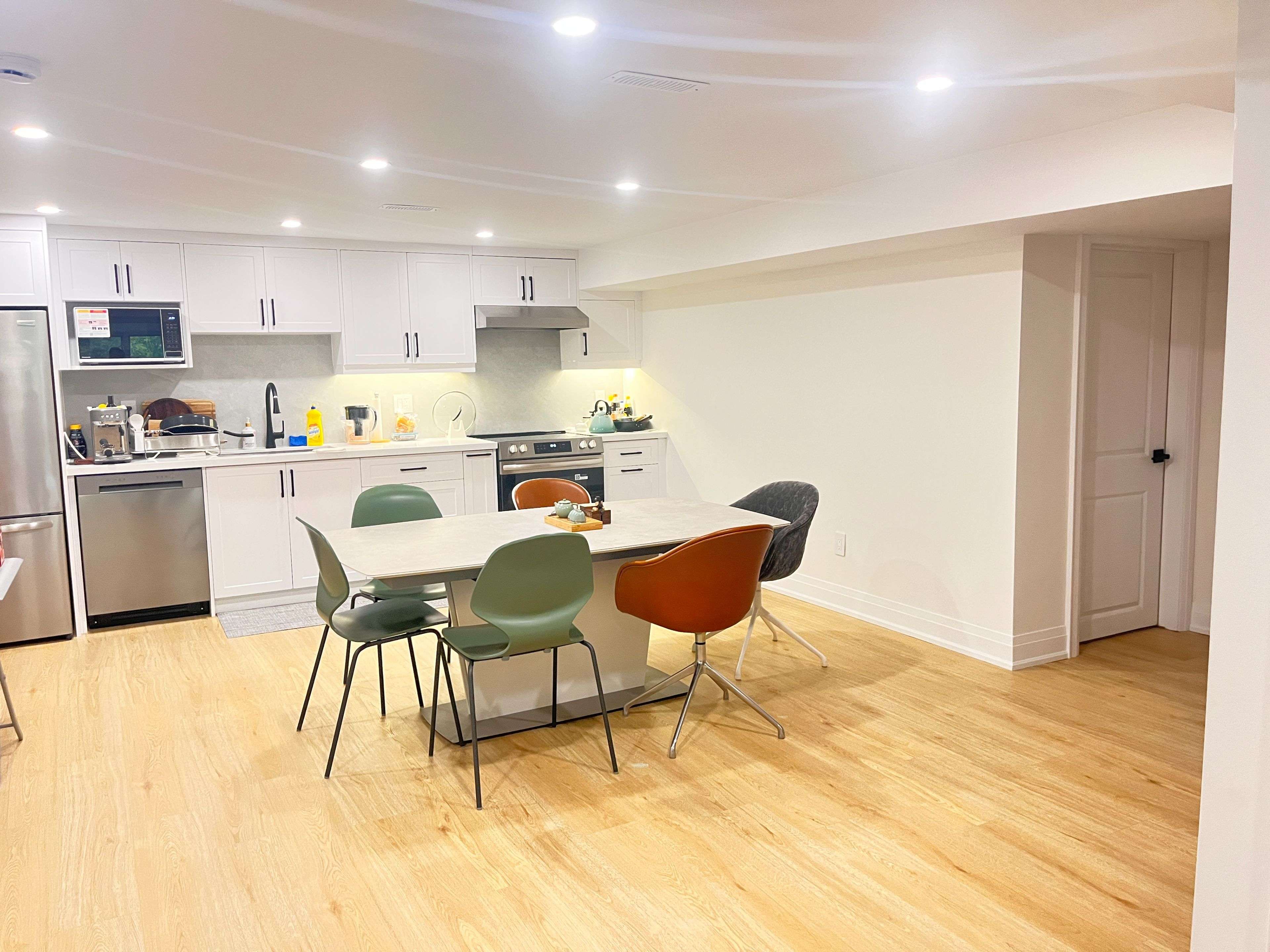 Toronto C15, ON M2K 2H8,7 Warlock CRES #Lower Unit