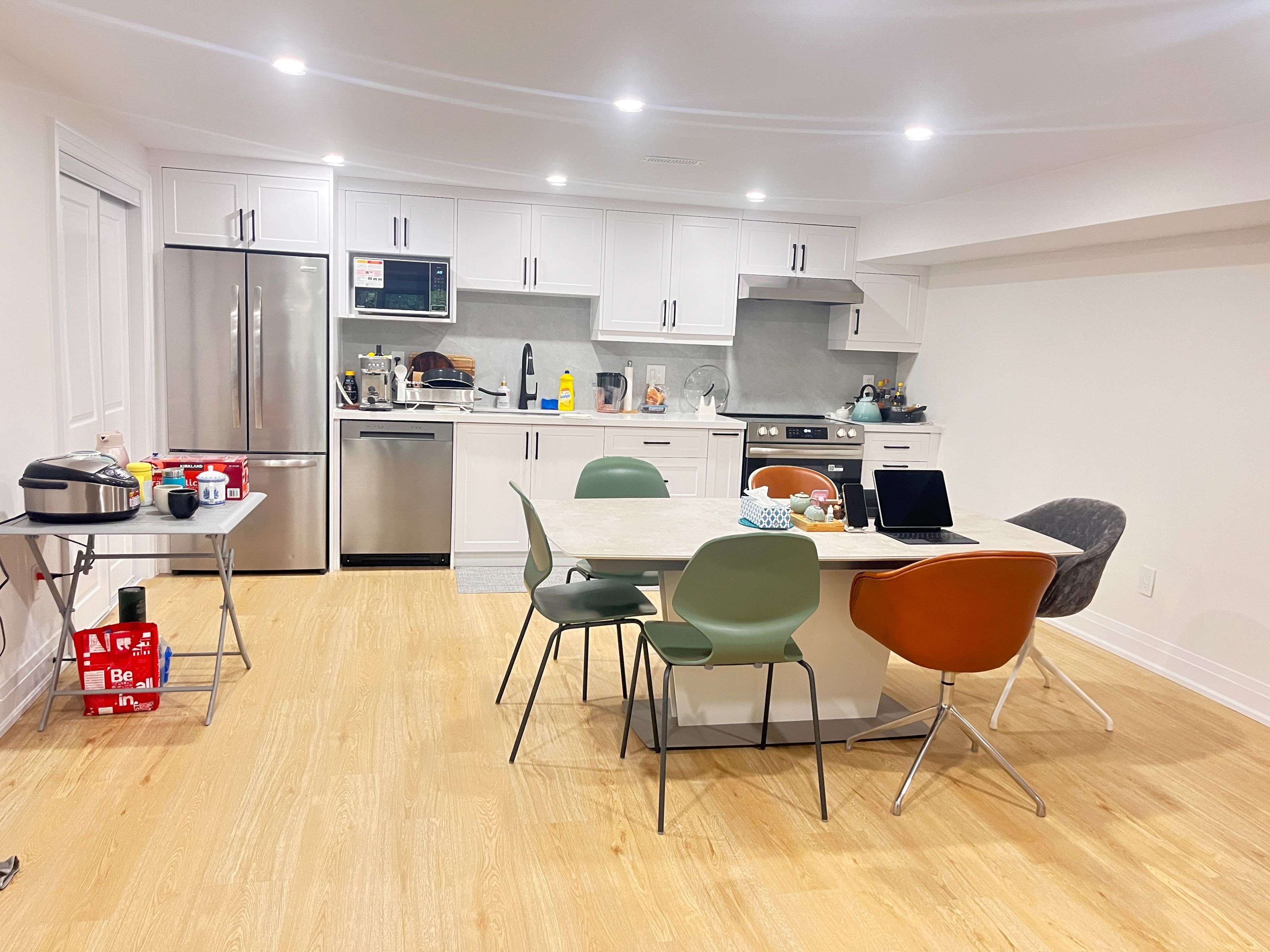 Toronto C15, ON M2K 2H8,7 Warlock CRES #Lower Unit