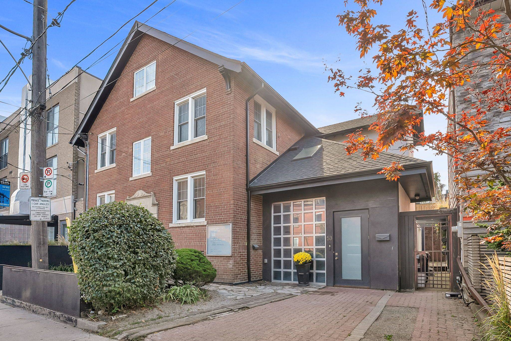 Toronto C01, ON M6J 1N8,53 Argyle ST