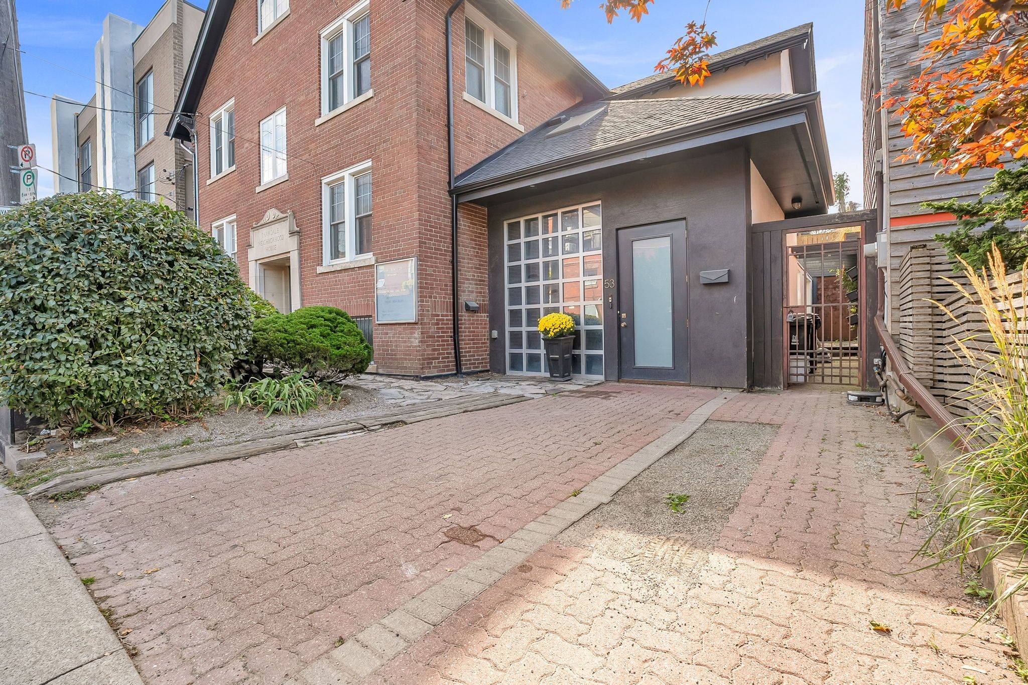 Toronto C01, ON M6J 1N8,53 Argyle ST