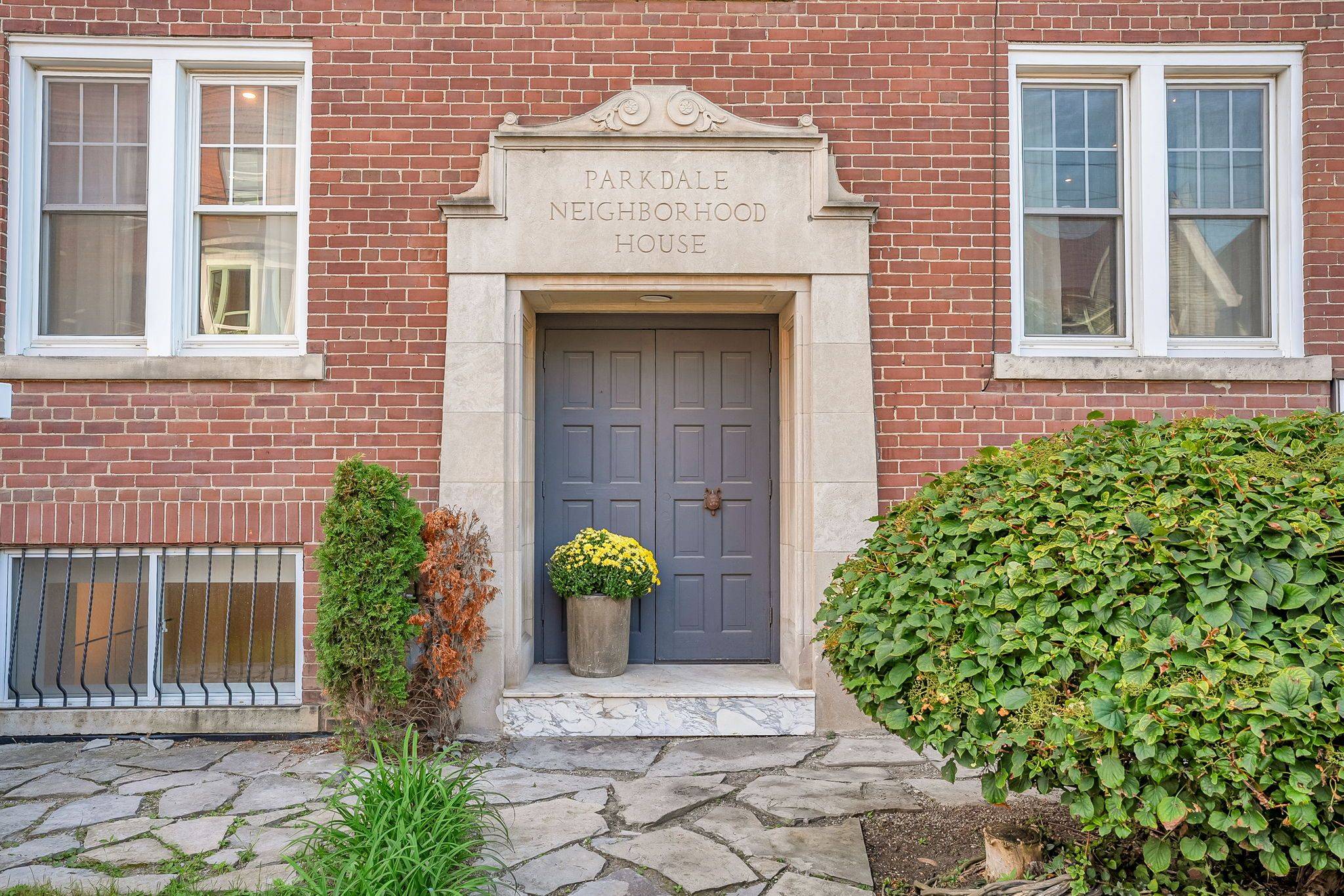 Toronto C01, ON M6J 1N8,53 Argyle ST