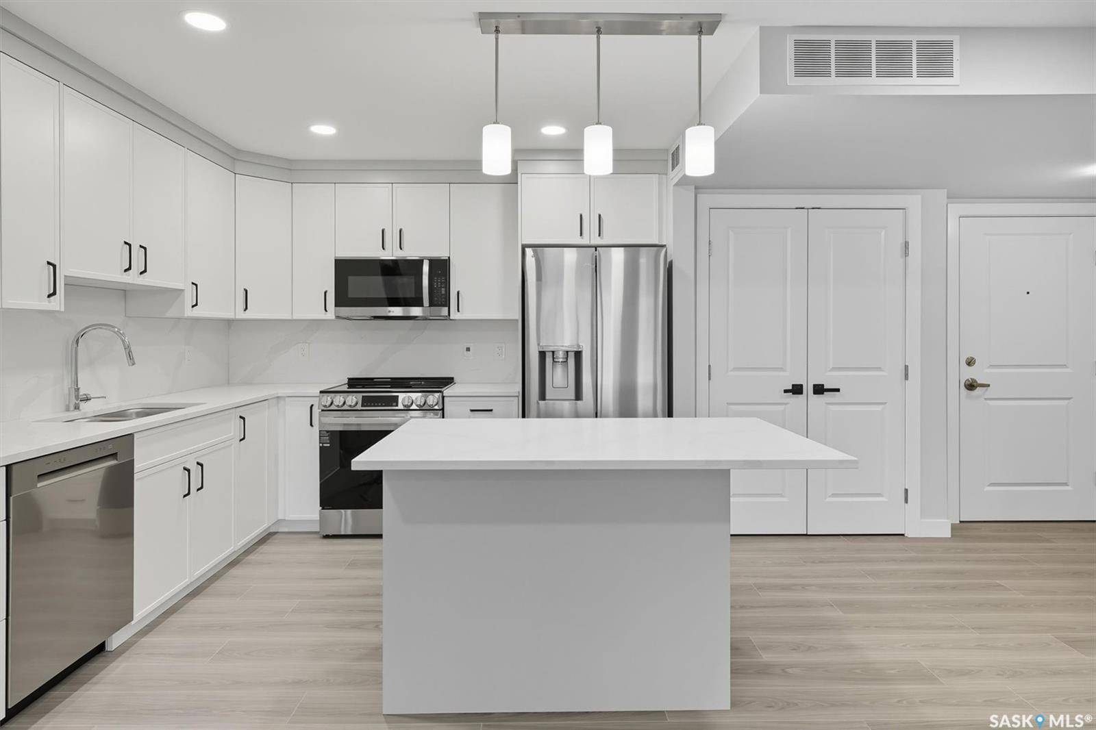 Saskatoon, SK S7N 1P8,318 108th STREET W #208