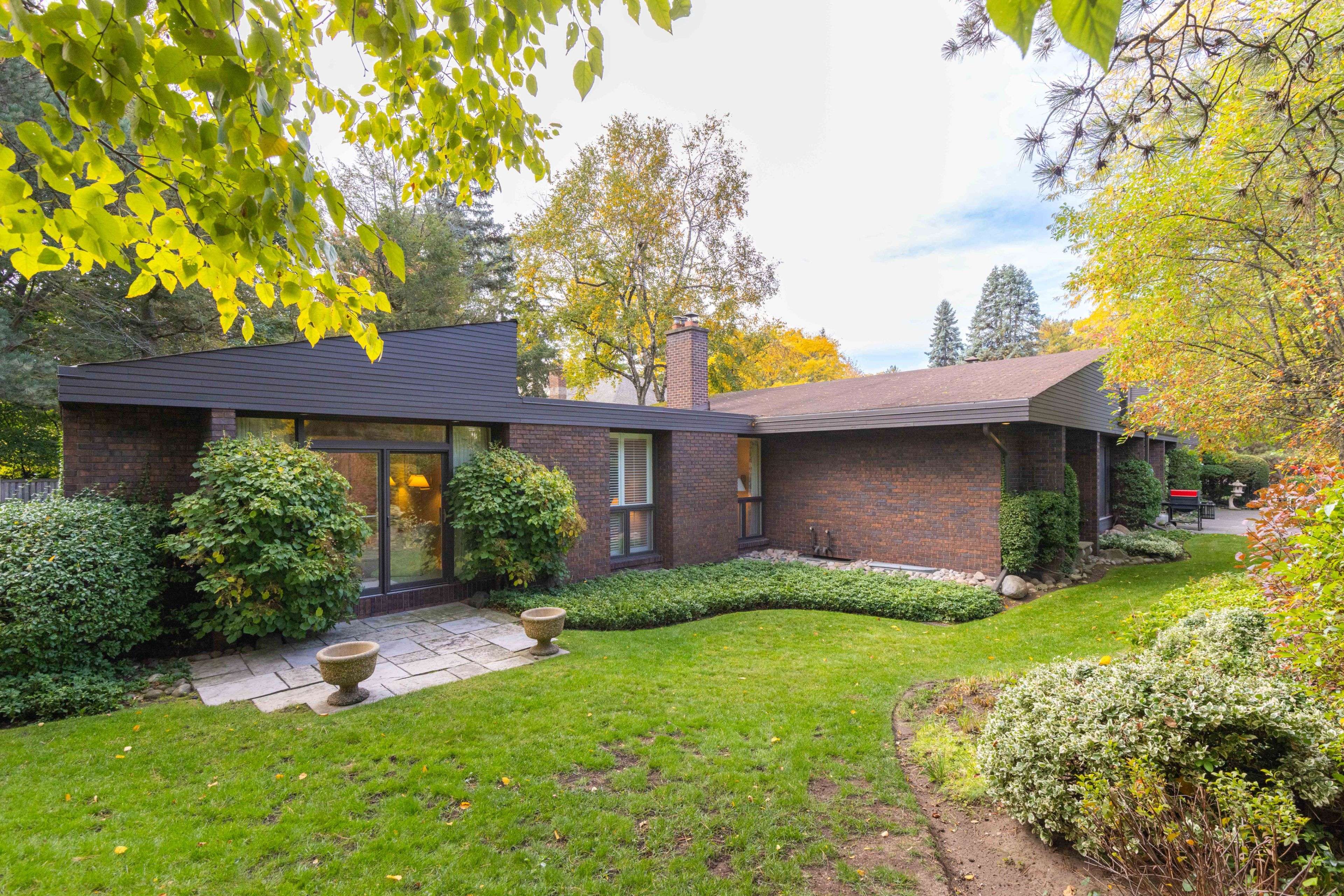 Oakville, ON L6J 2E4,1168 Carey RD