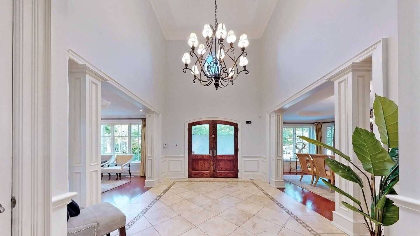 Oakville, ON L6K 3Y4,94 Shorewood PL S