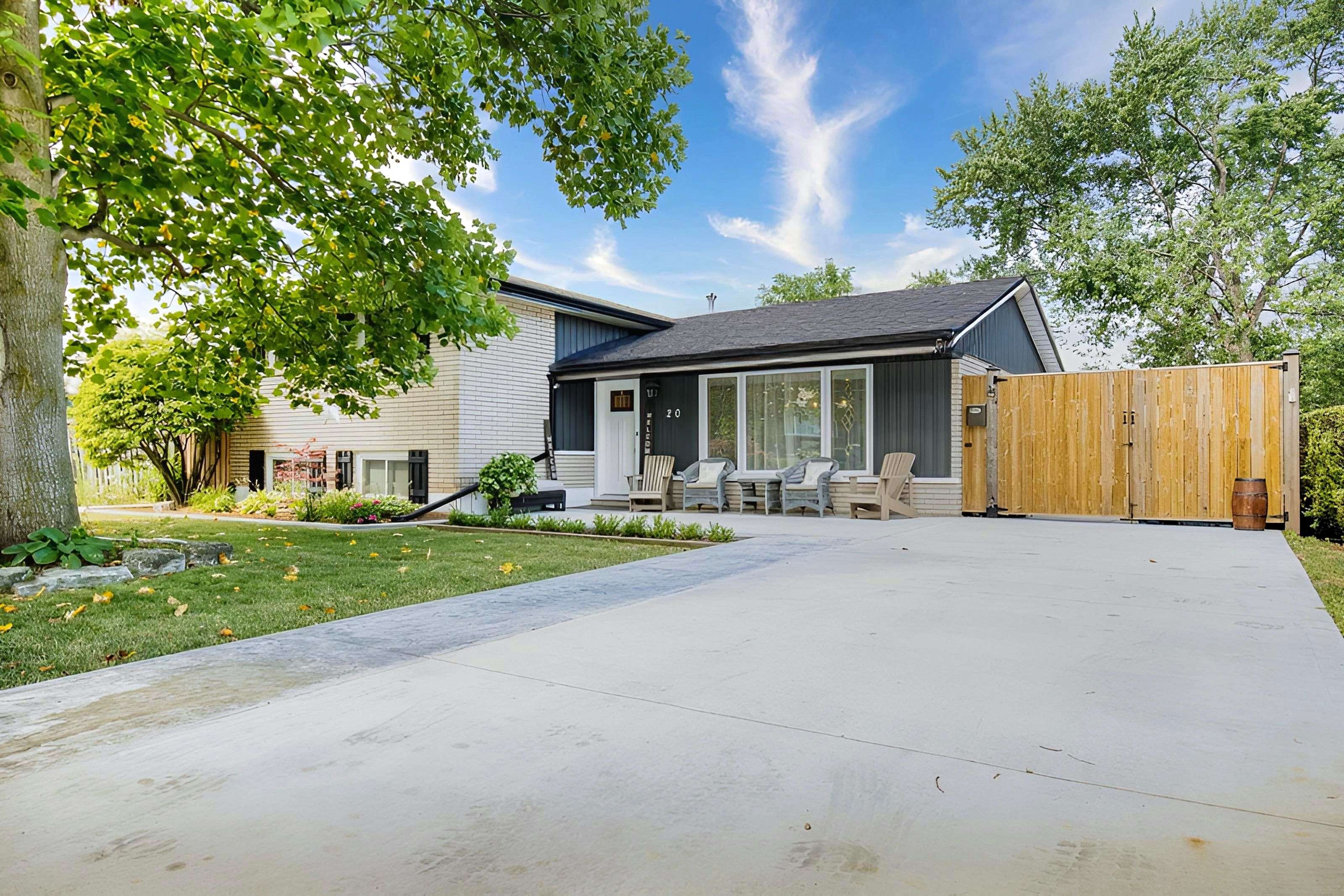 Grimsby, ON L3M 2E4,20 Karen CRES